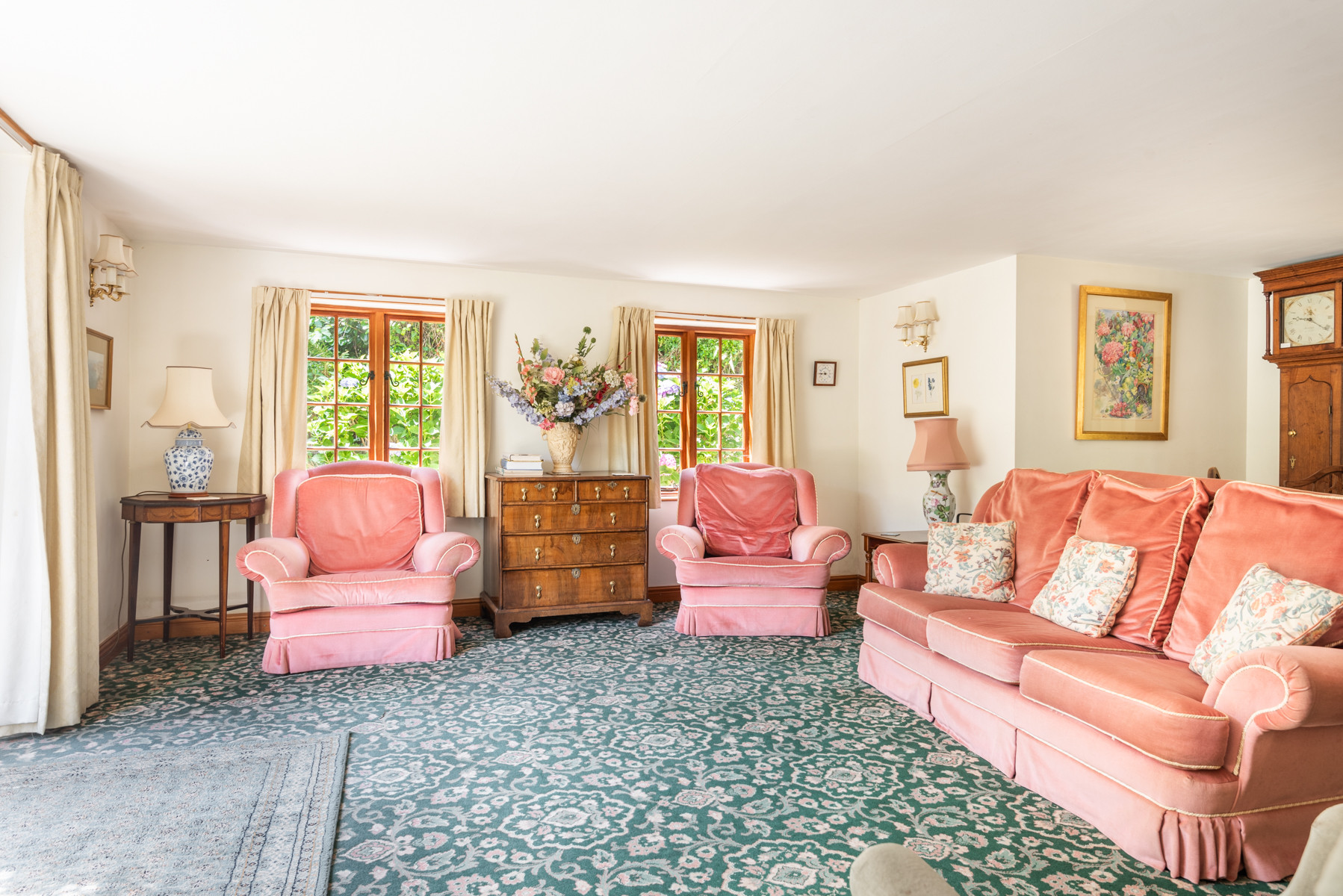 Large lounge diner opening onto the terrace and gardens