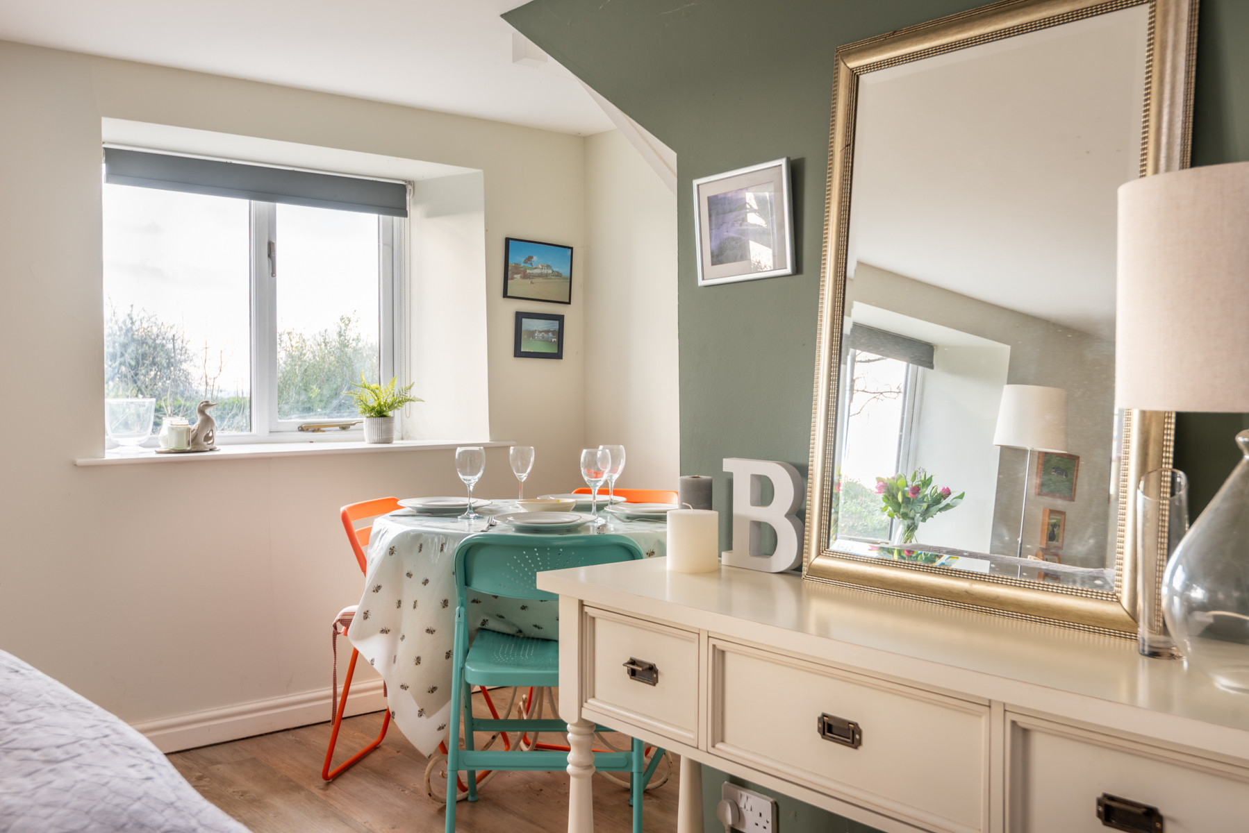 Relaxed dining space