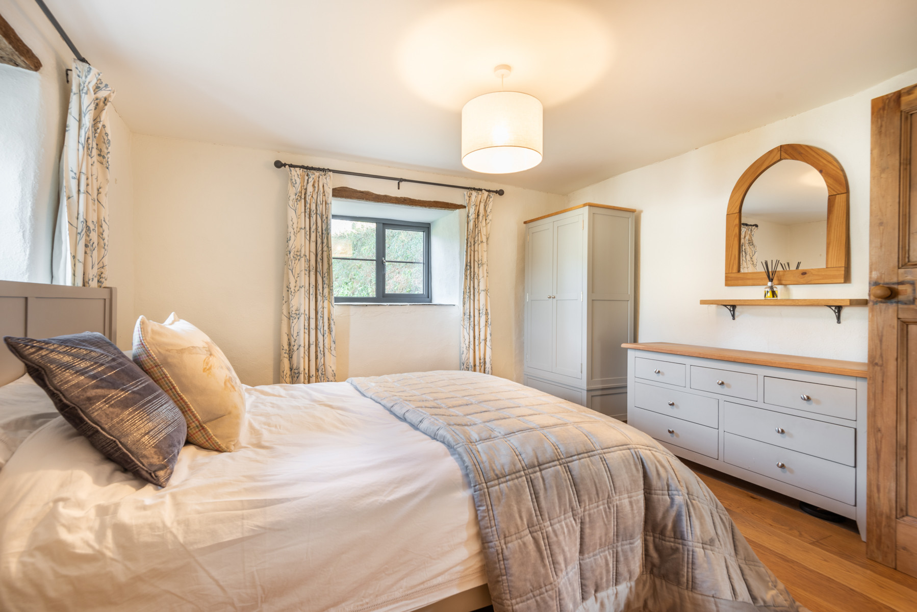 Good storage in the bedroom