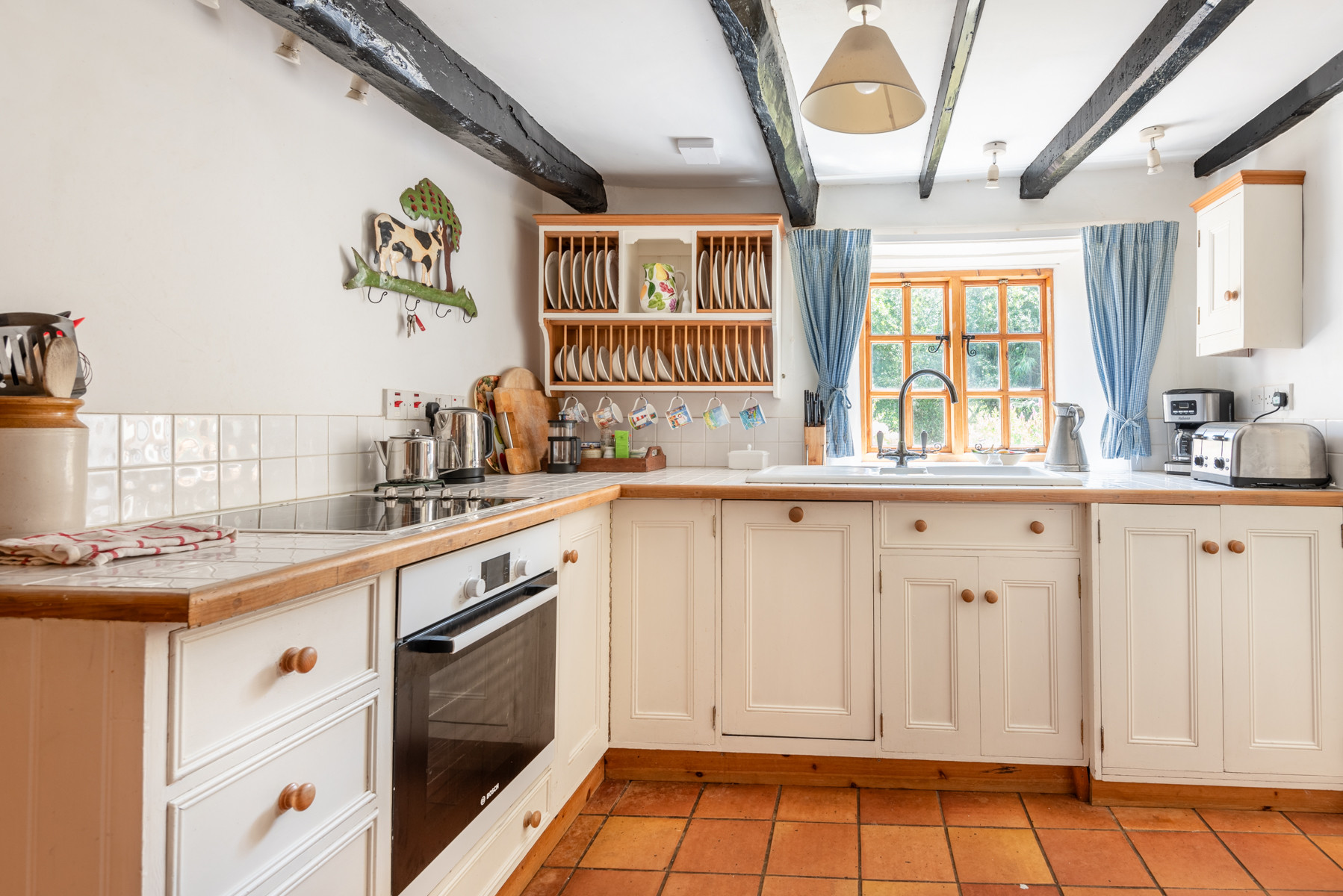 Well equipped cottage kitchen