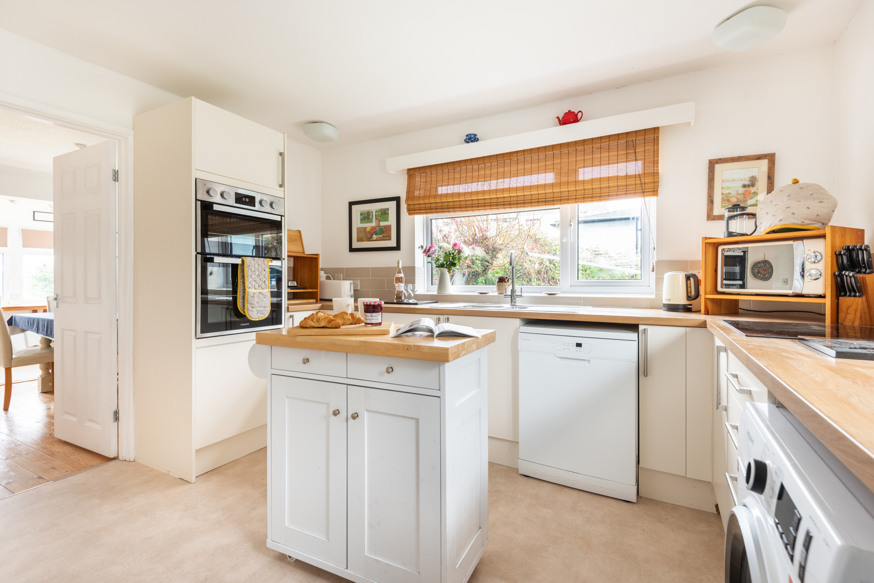 another view of the well equipped kitchen