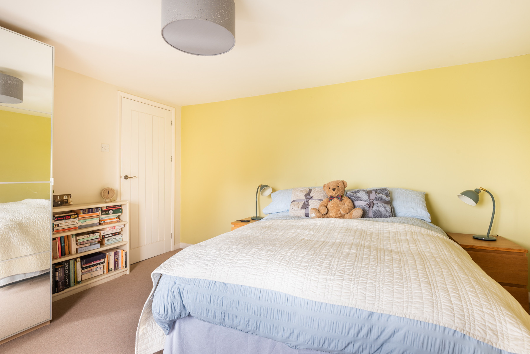 Main room with plenty of space 