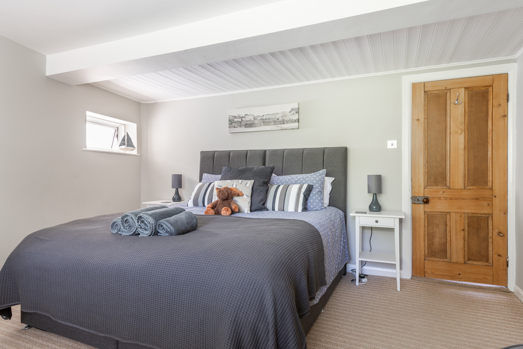 Bedroom 2 with superking bed. Please note that bedroom 2 can be made up as a superking or twin room upon request. 