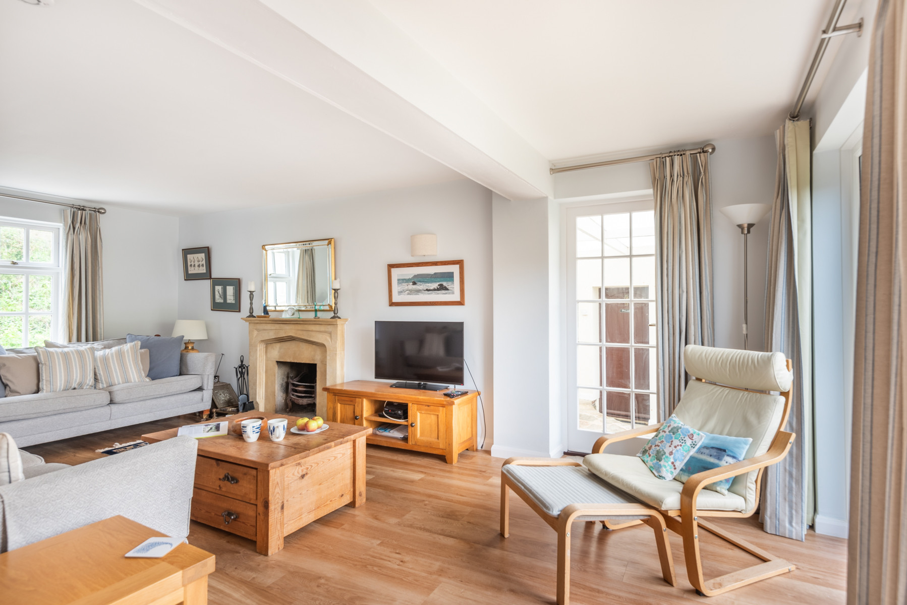 Another look at the lounge