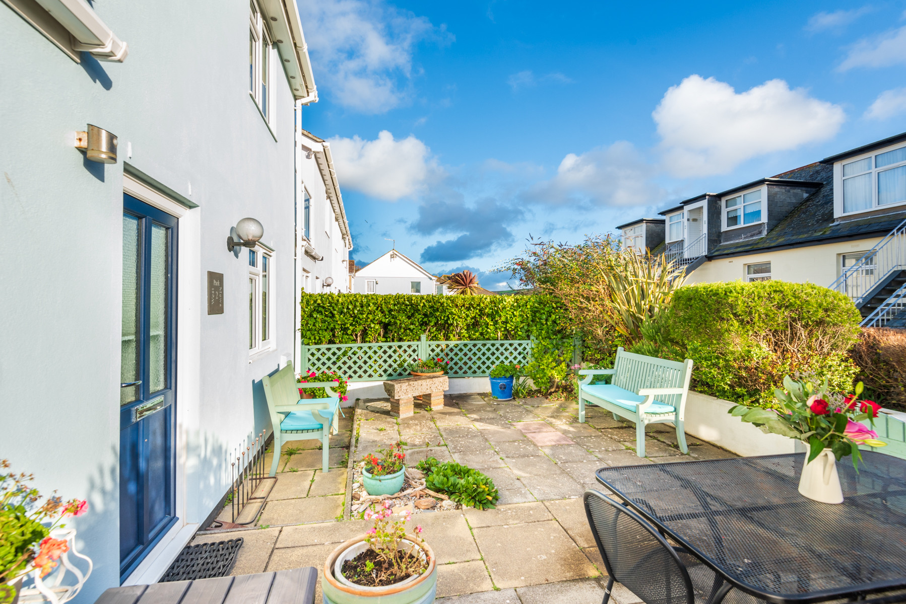 Showing the outside area and the other side of the property