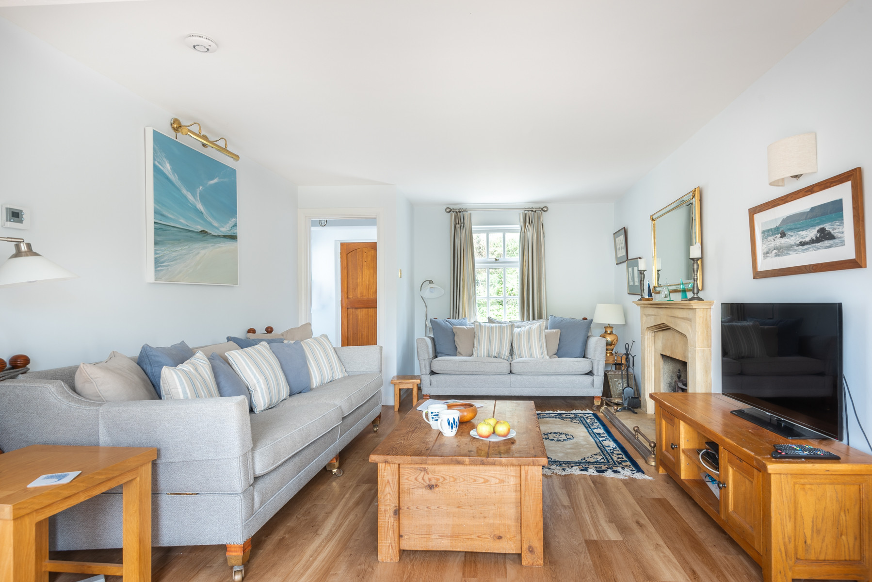 The comfortable lounge 