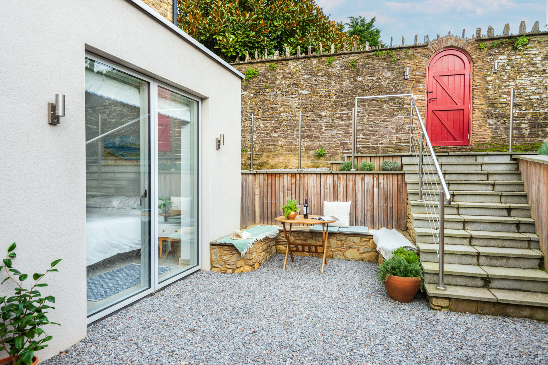 Built in seating area to enjoy alfresco eating