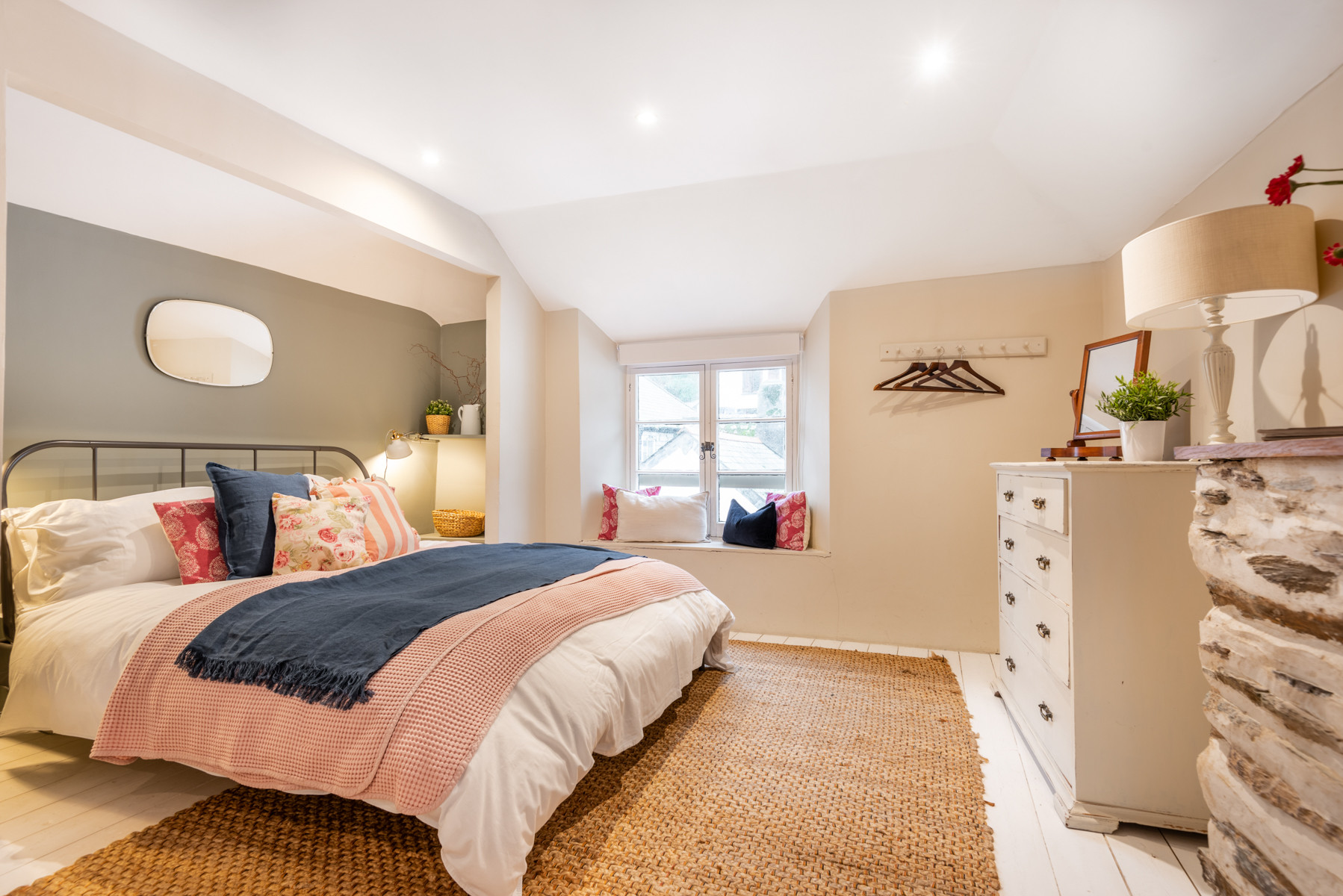 Top floor king size double bedroom with en suite