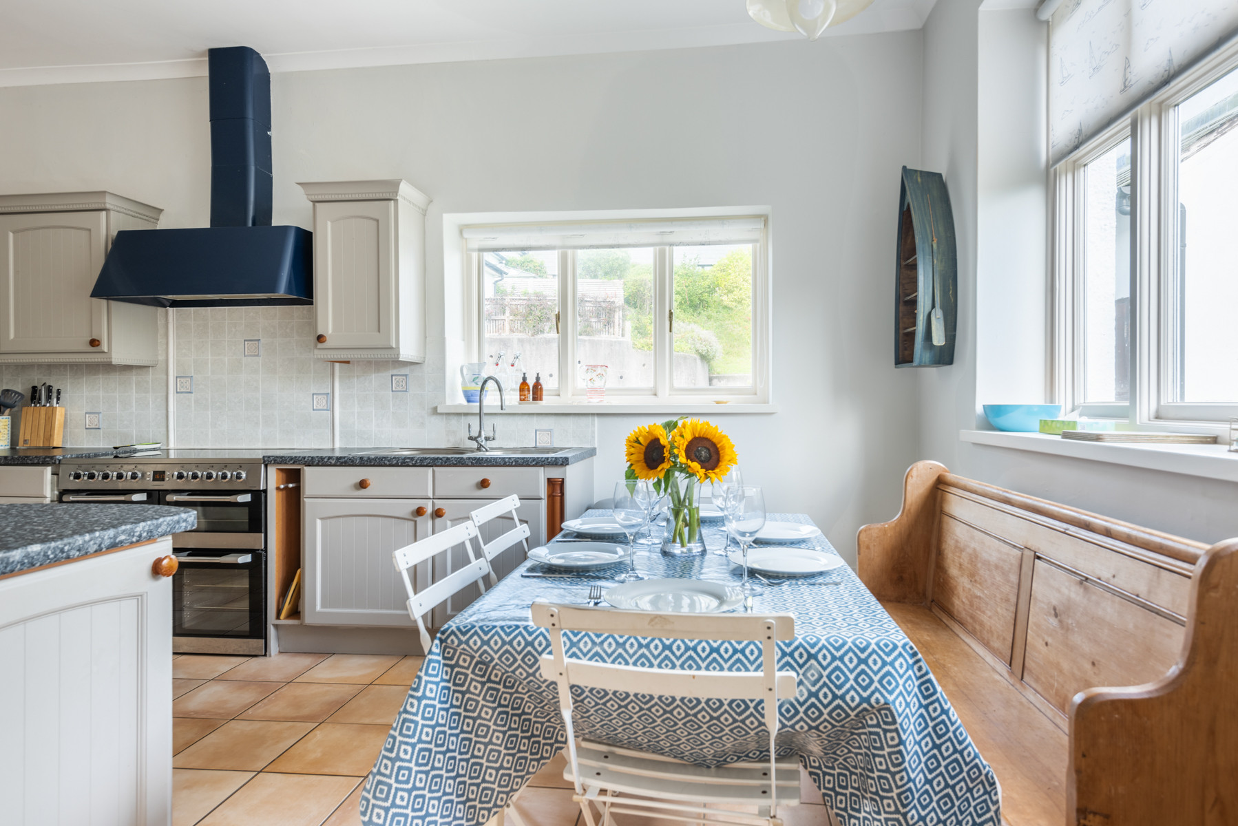The dining area in the kitchen.