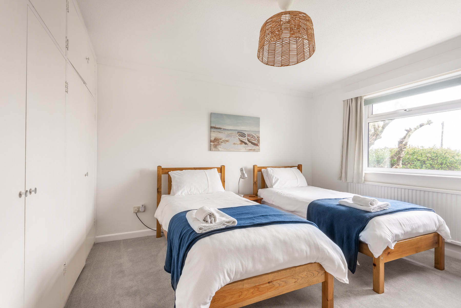 Bedroom 3 with twin beds