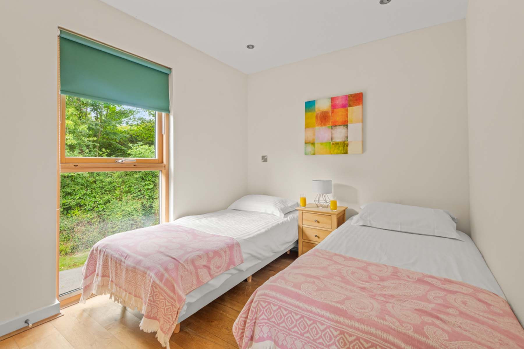 Twin bedroom 