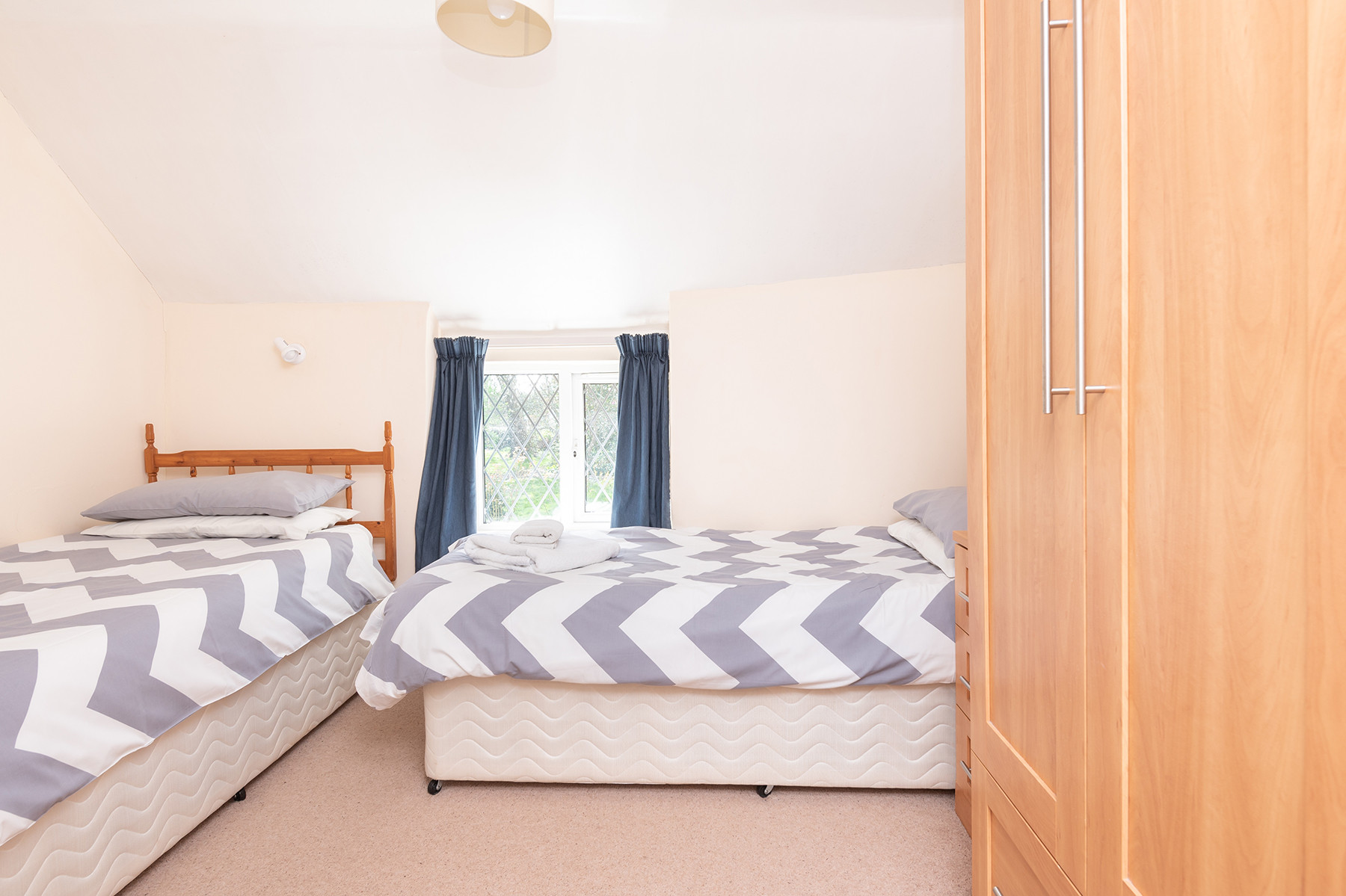 Twin bedroom