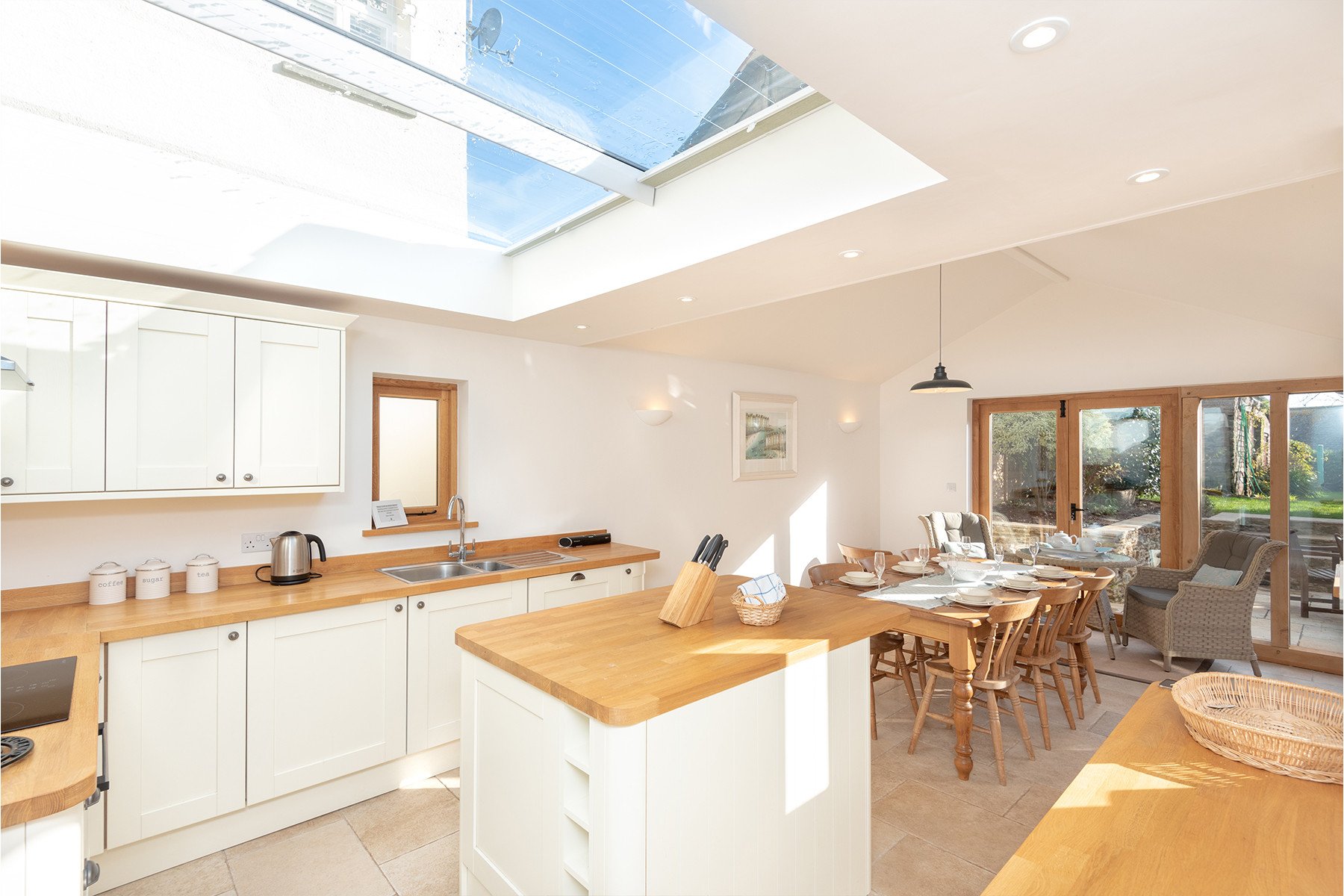 Another look at the dining area 