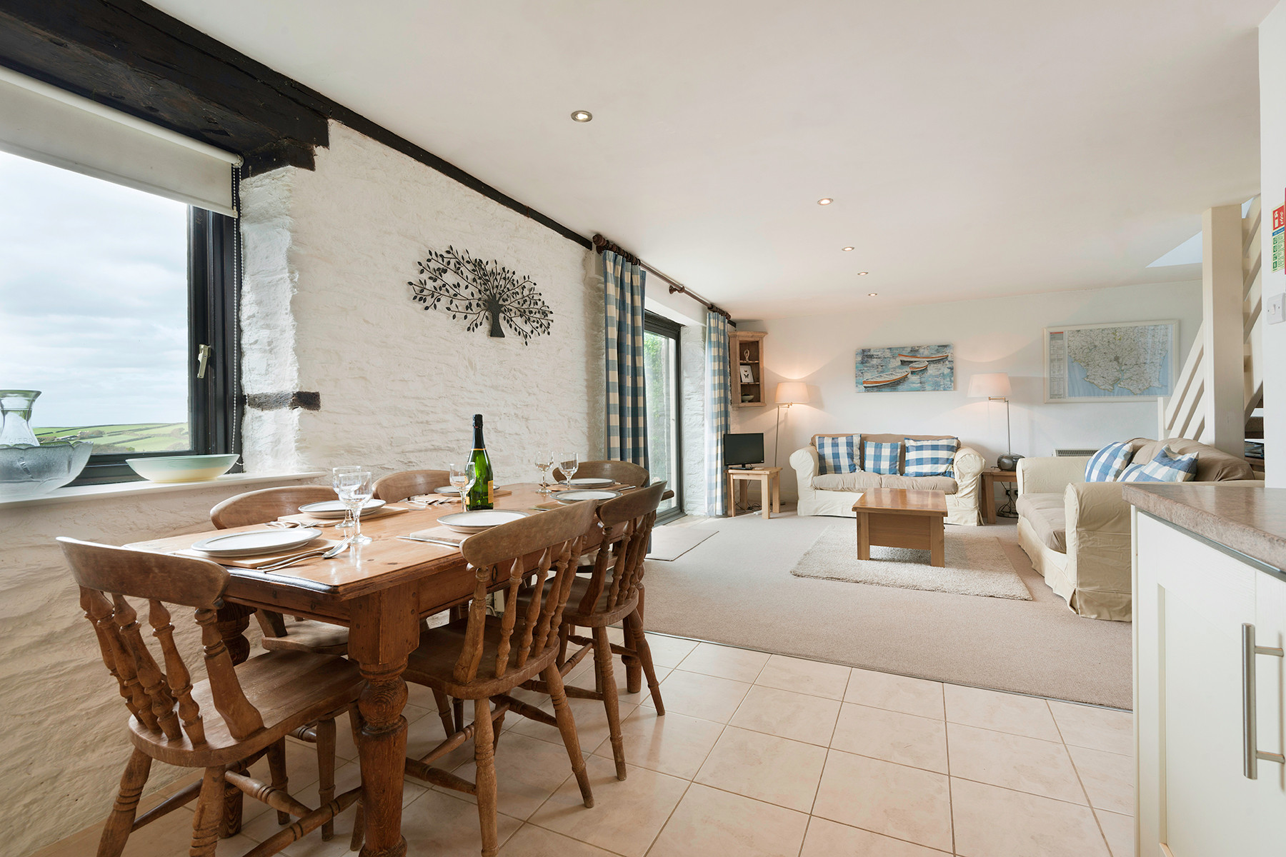 Another look at the dining area