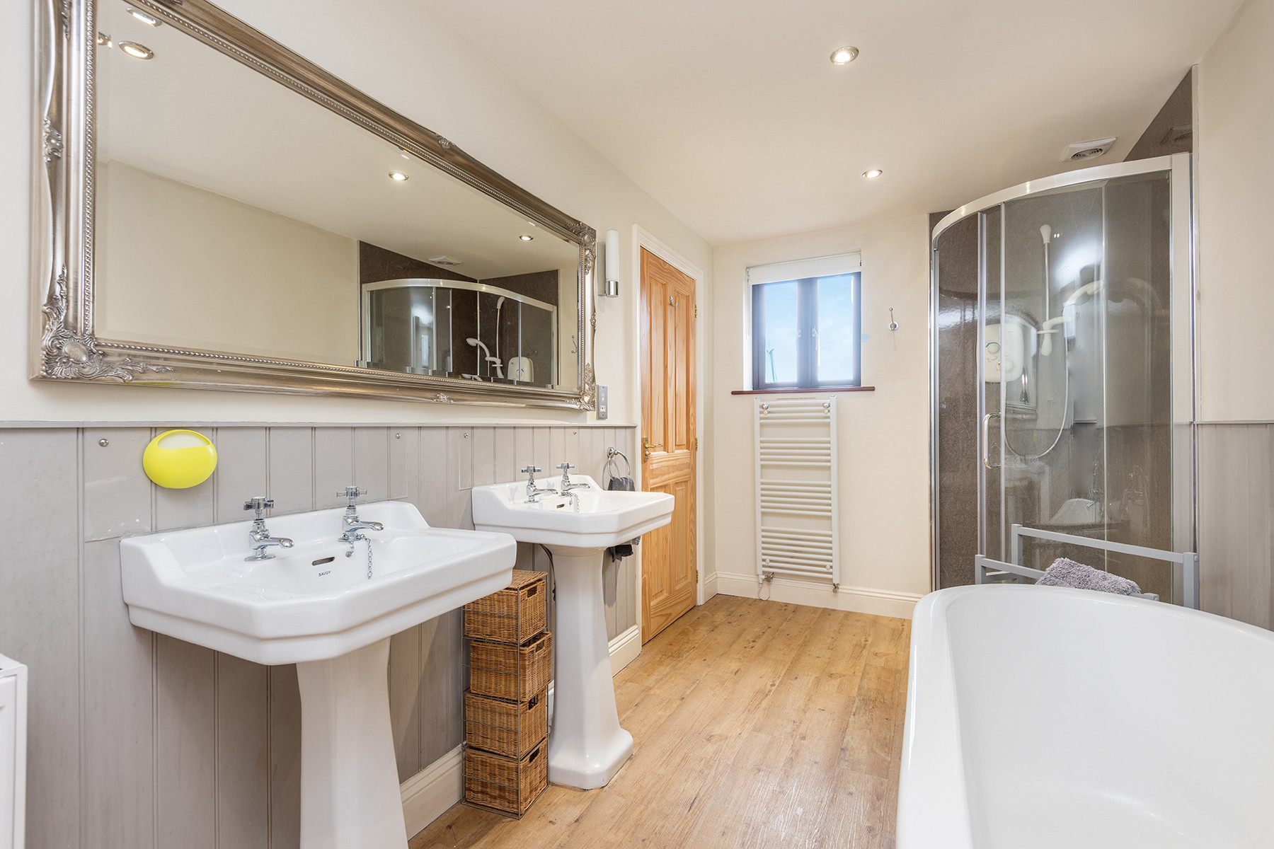 Another look at the super family bathroom 