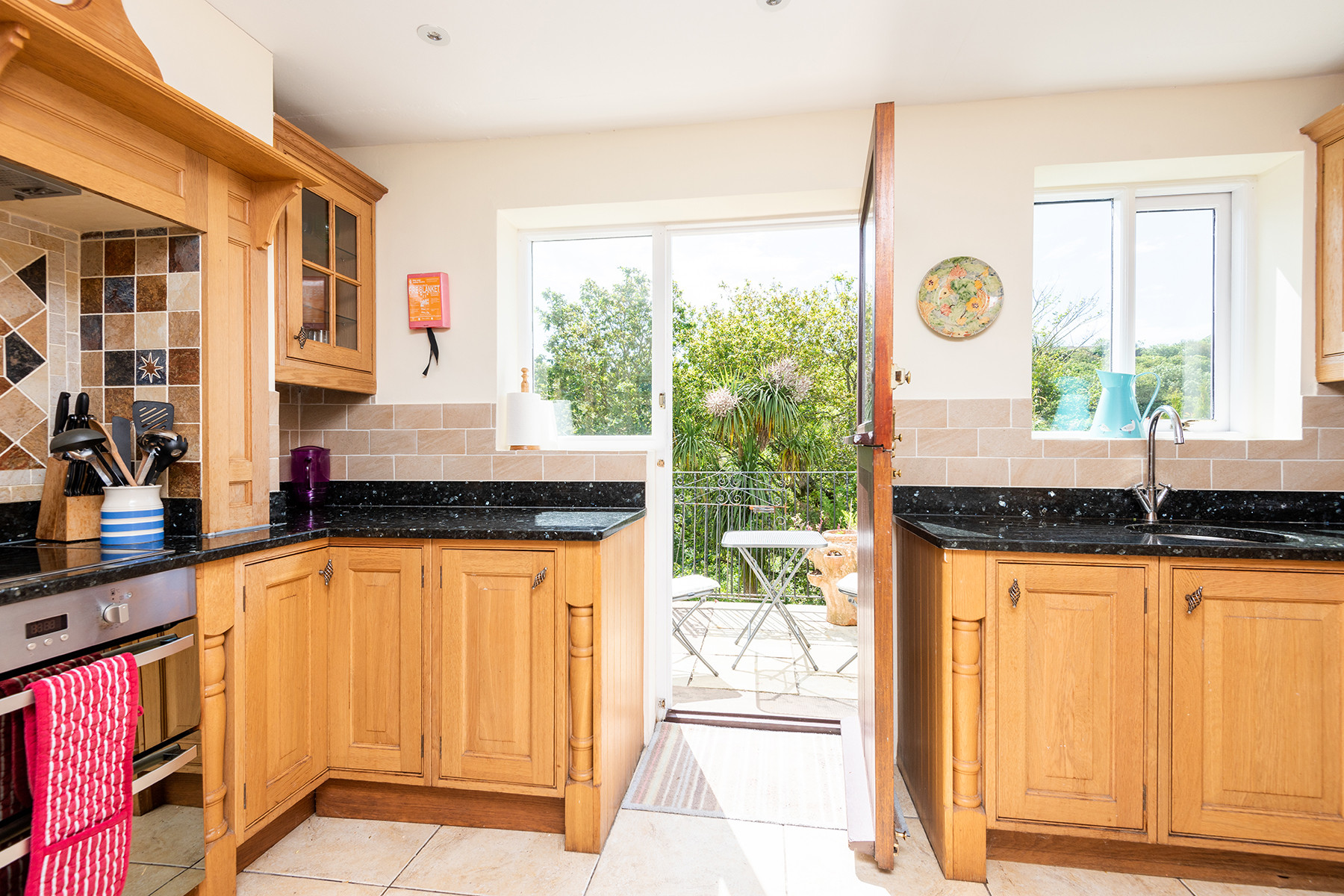 Another look at the kitchen 