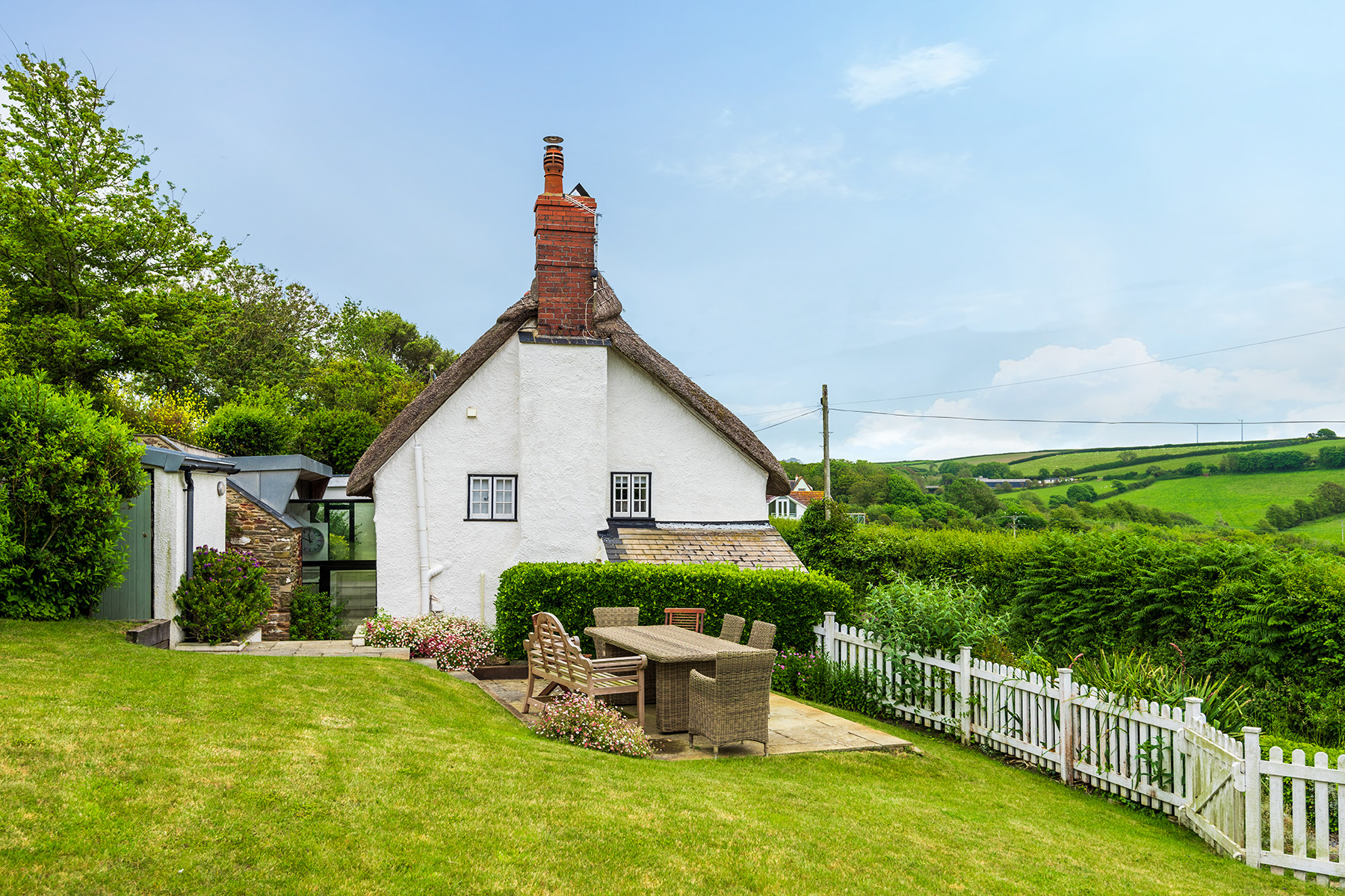 Primrose Cottage, with beautiful garden. 