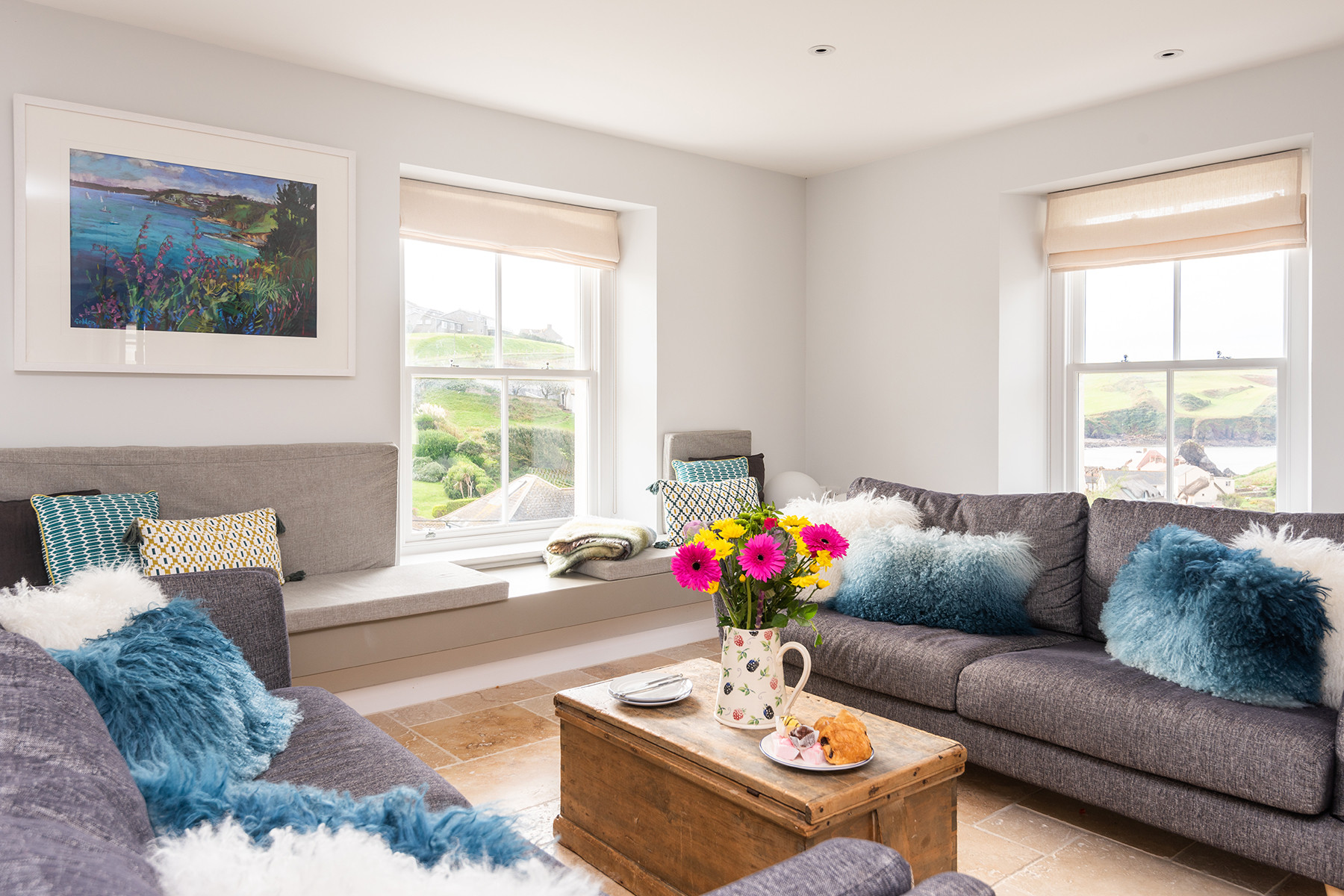 The open plan lounge area with window seats.