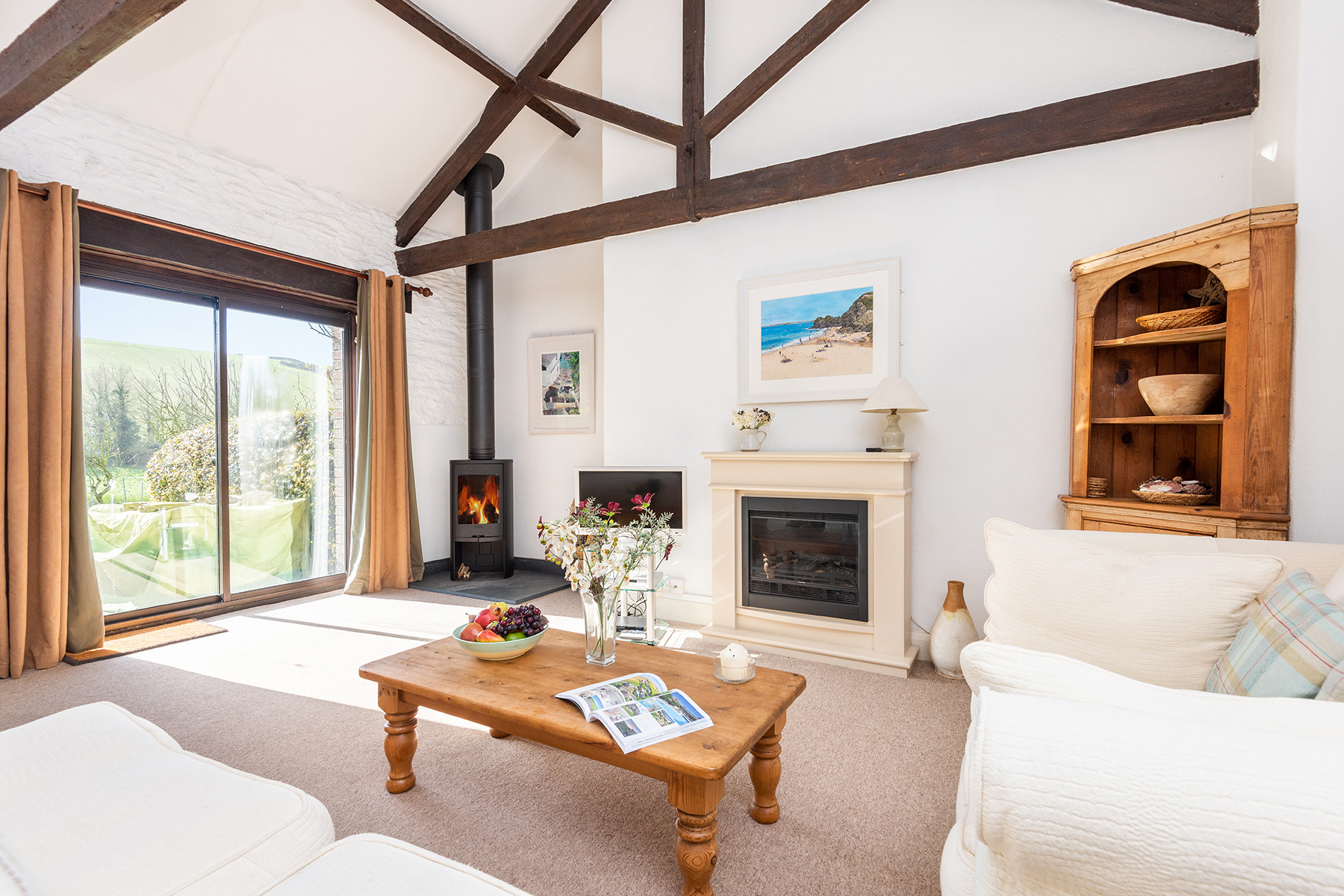 Another look at the lounge area. 