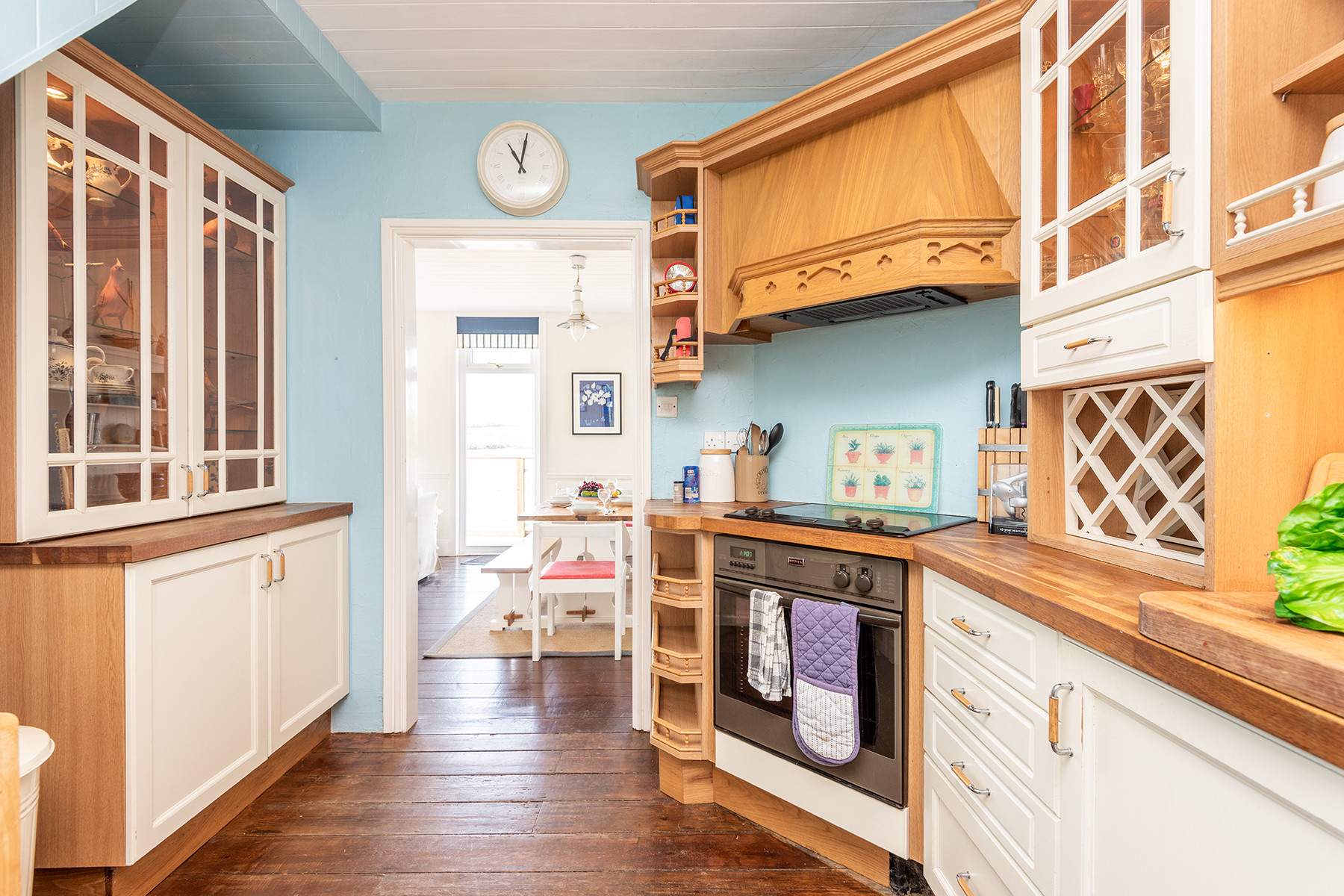 Another view of the kitchen.