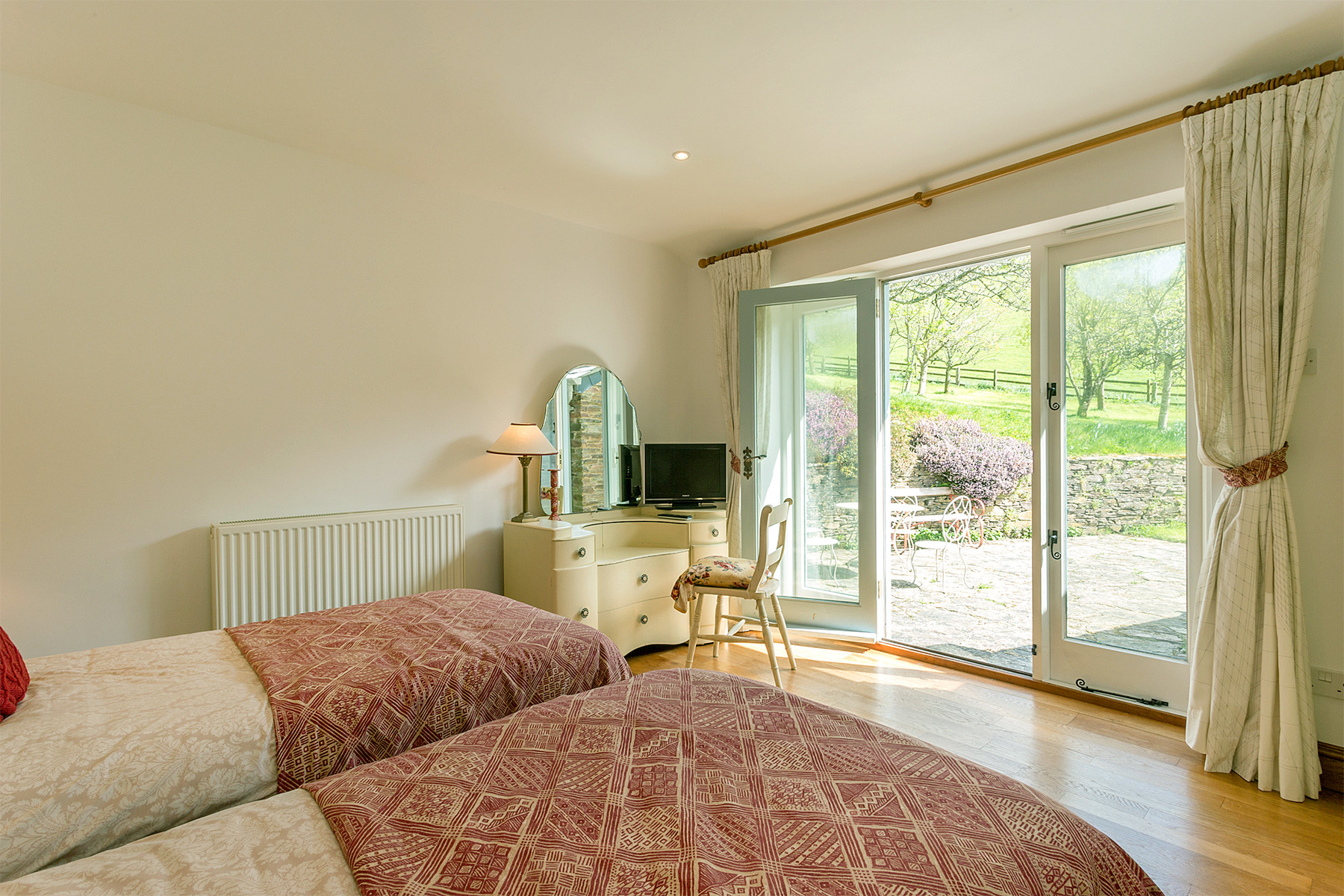 Another view of the twin bedroom 