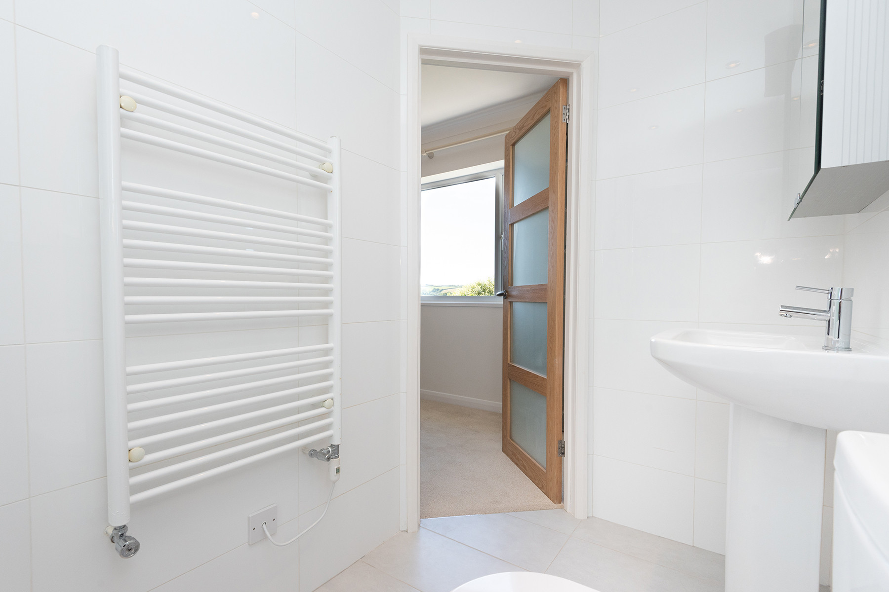 Bedroom 1 en suite bathroom