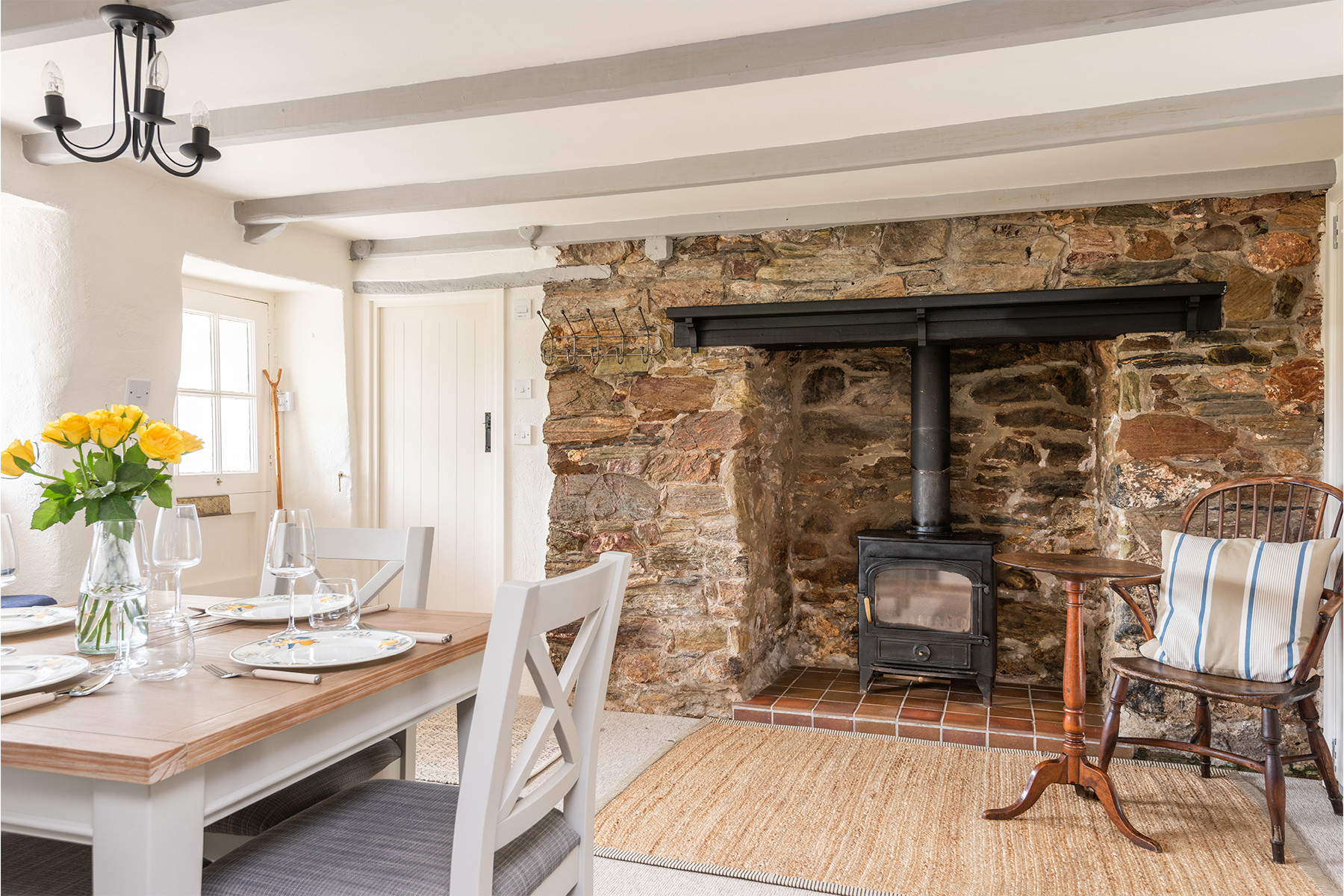 The cosy dining room, space to seat 6 people. 