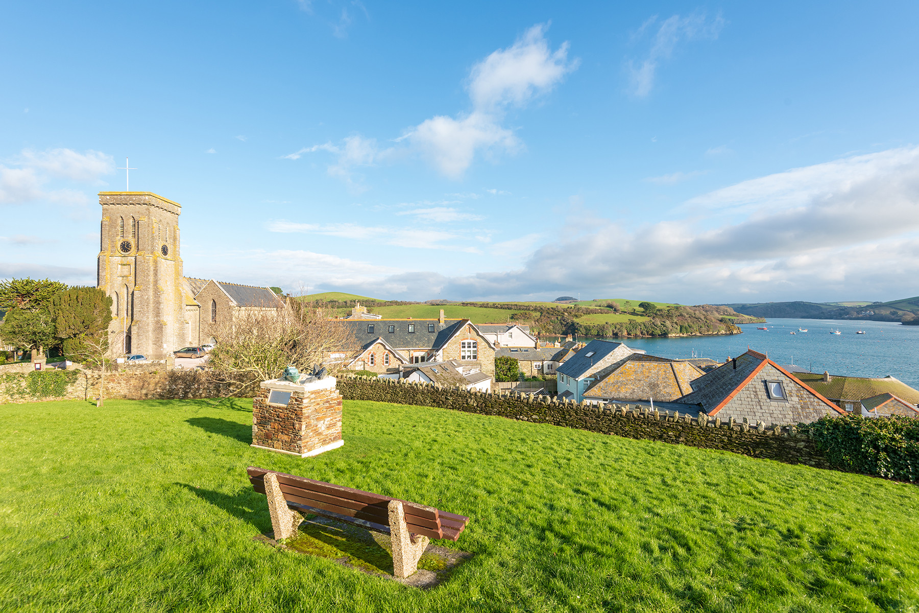 Nearby park (within a minute walk)