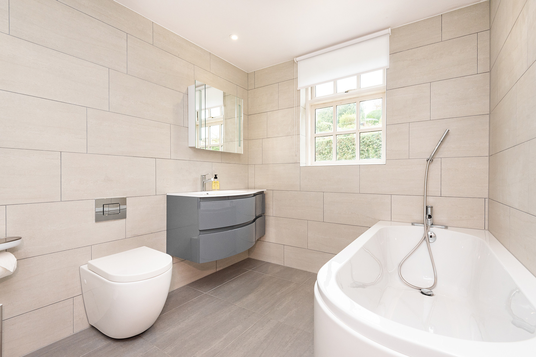 Another look at the family bathroom. 