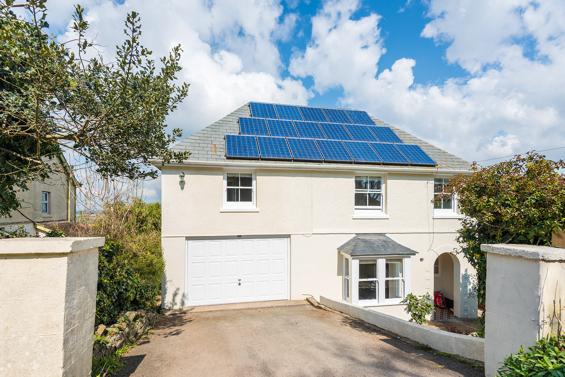 Lamington and private drive, viewed from road