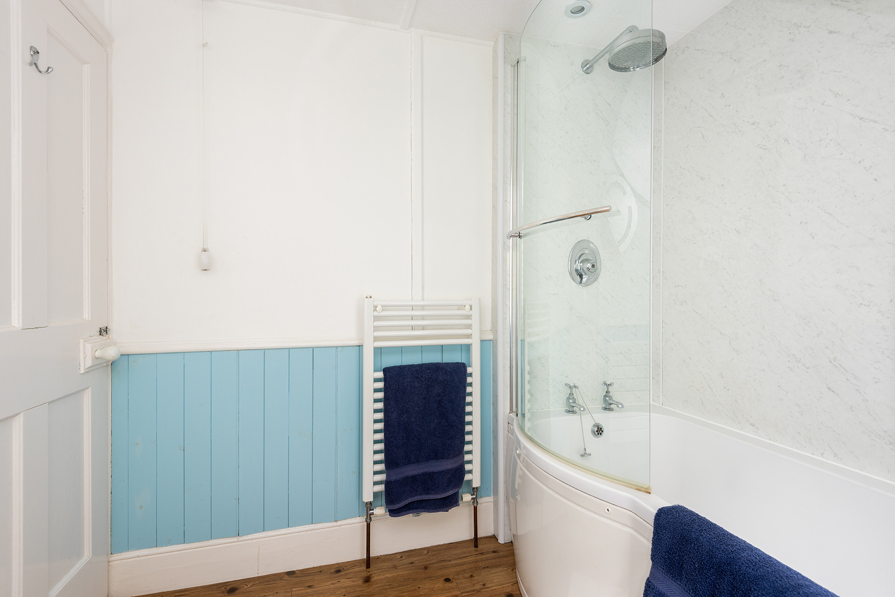 Another view of the family bathroom.