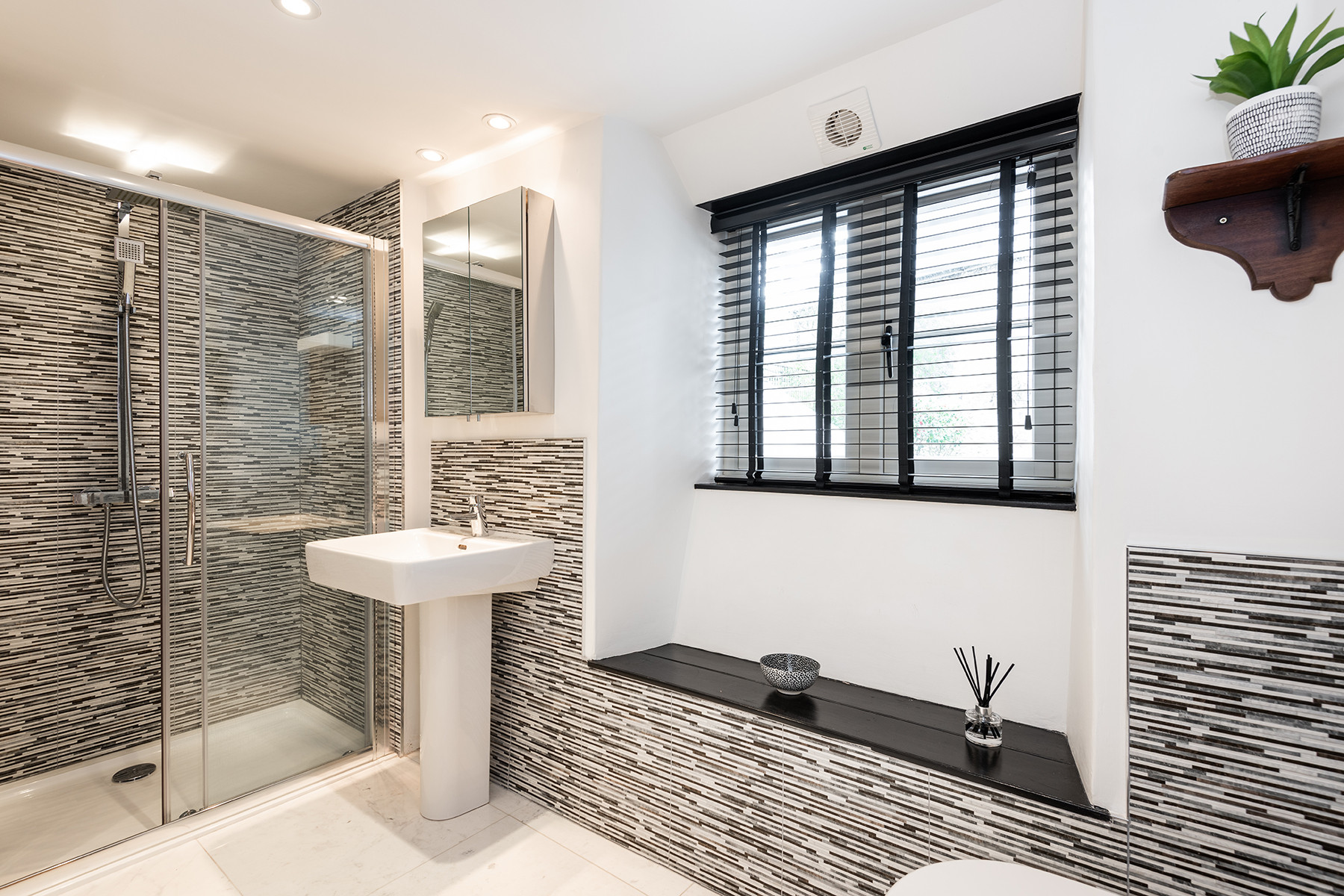 First Floor - Family Bathroom - Bath & Shower