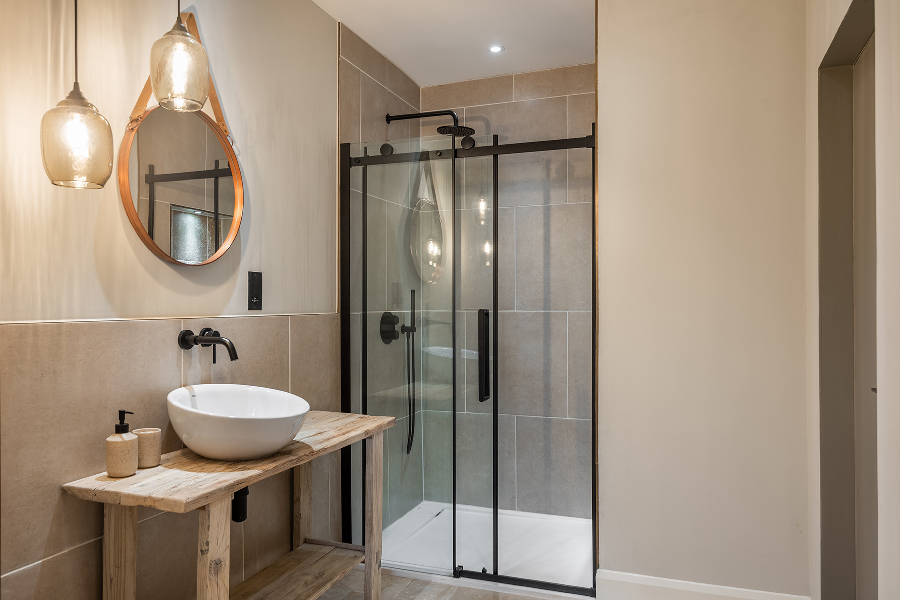 En suite shower to the master