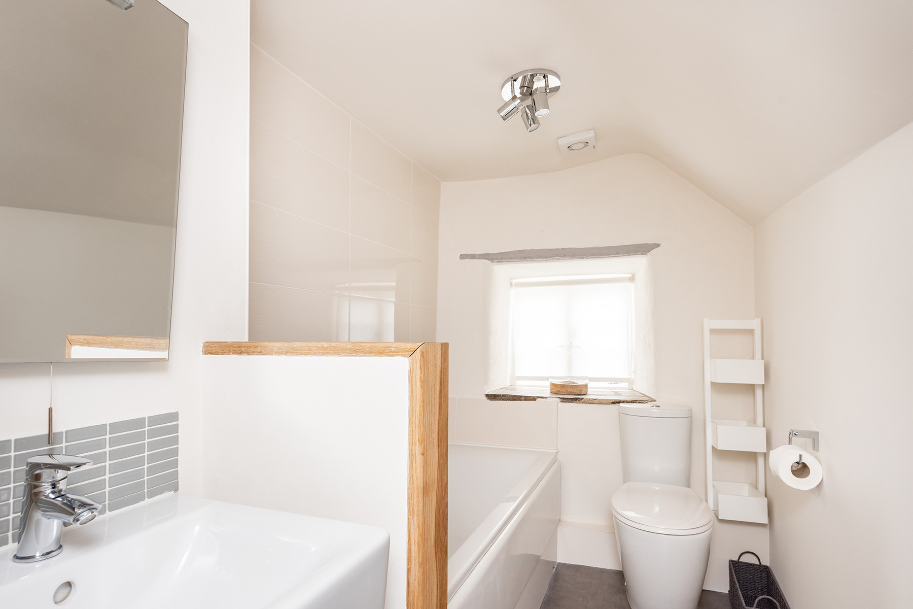 The upstairs bathroom. 