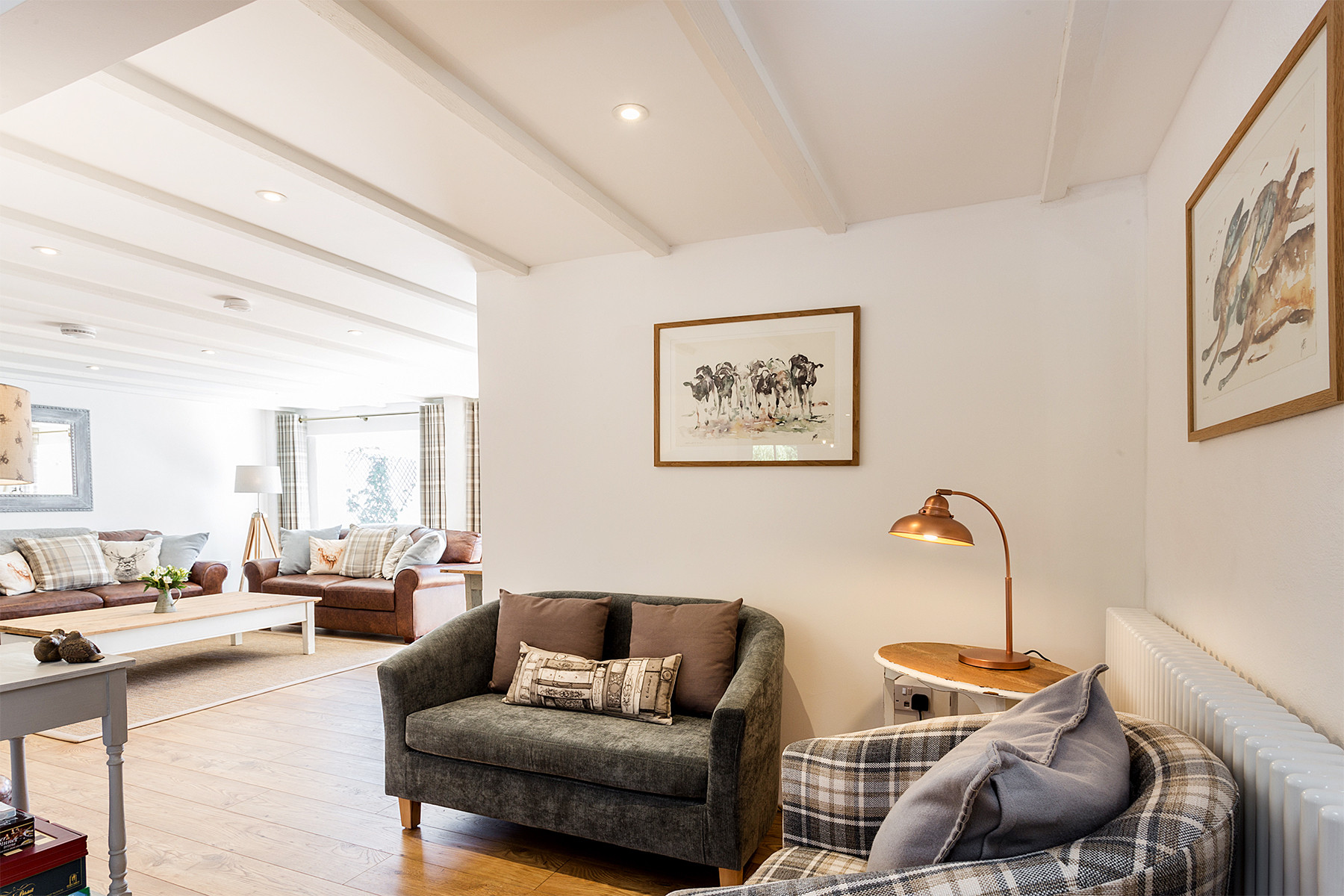 Additional seating within the lounge area