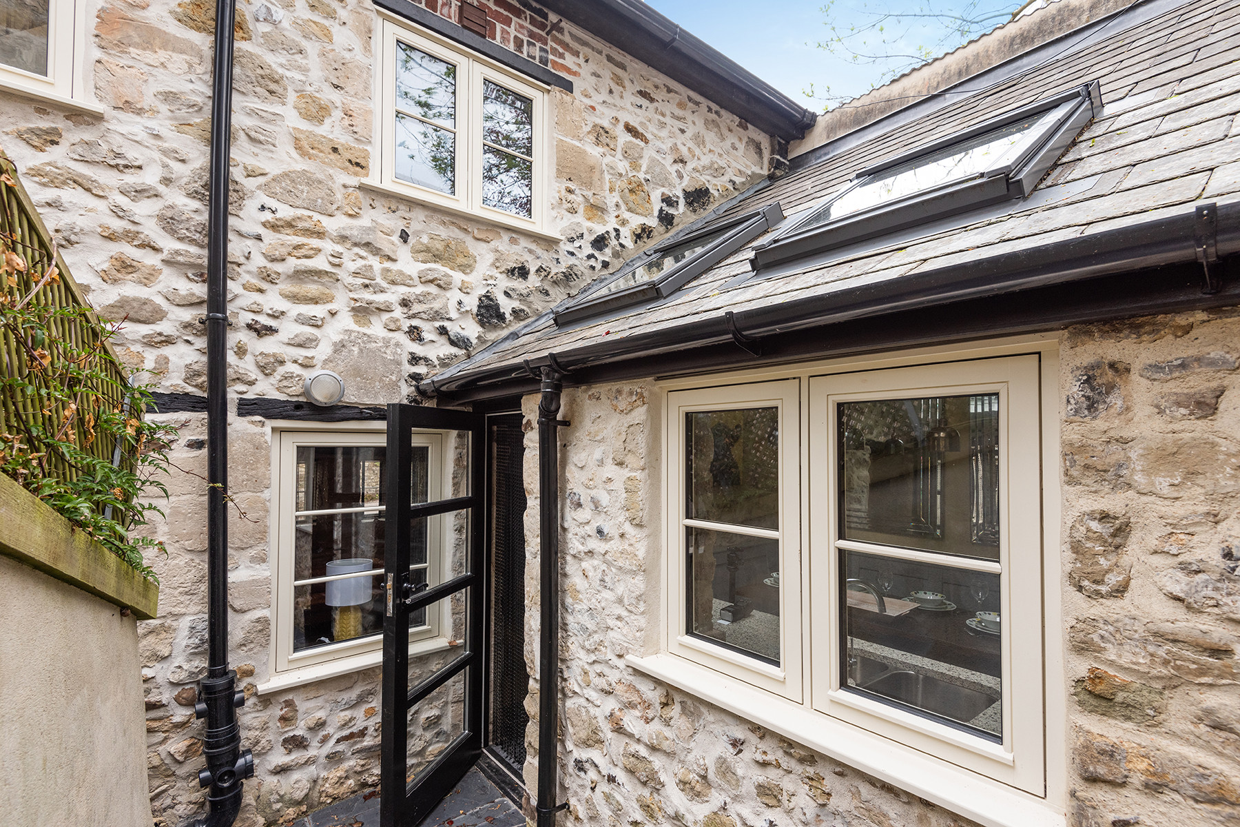Court Yard - Leading to raised Patio Seating Area