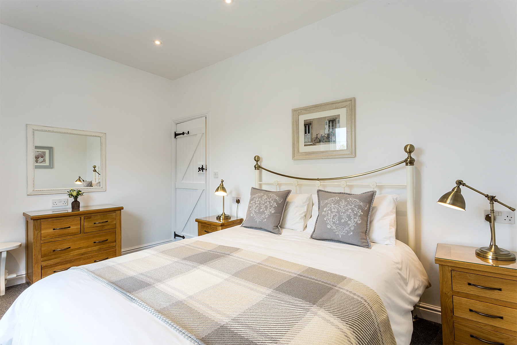 Bedroom 2 with kingsize bed