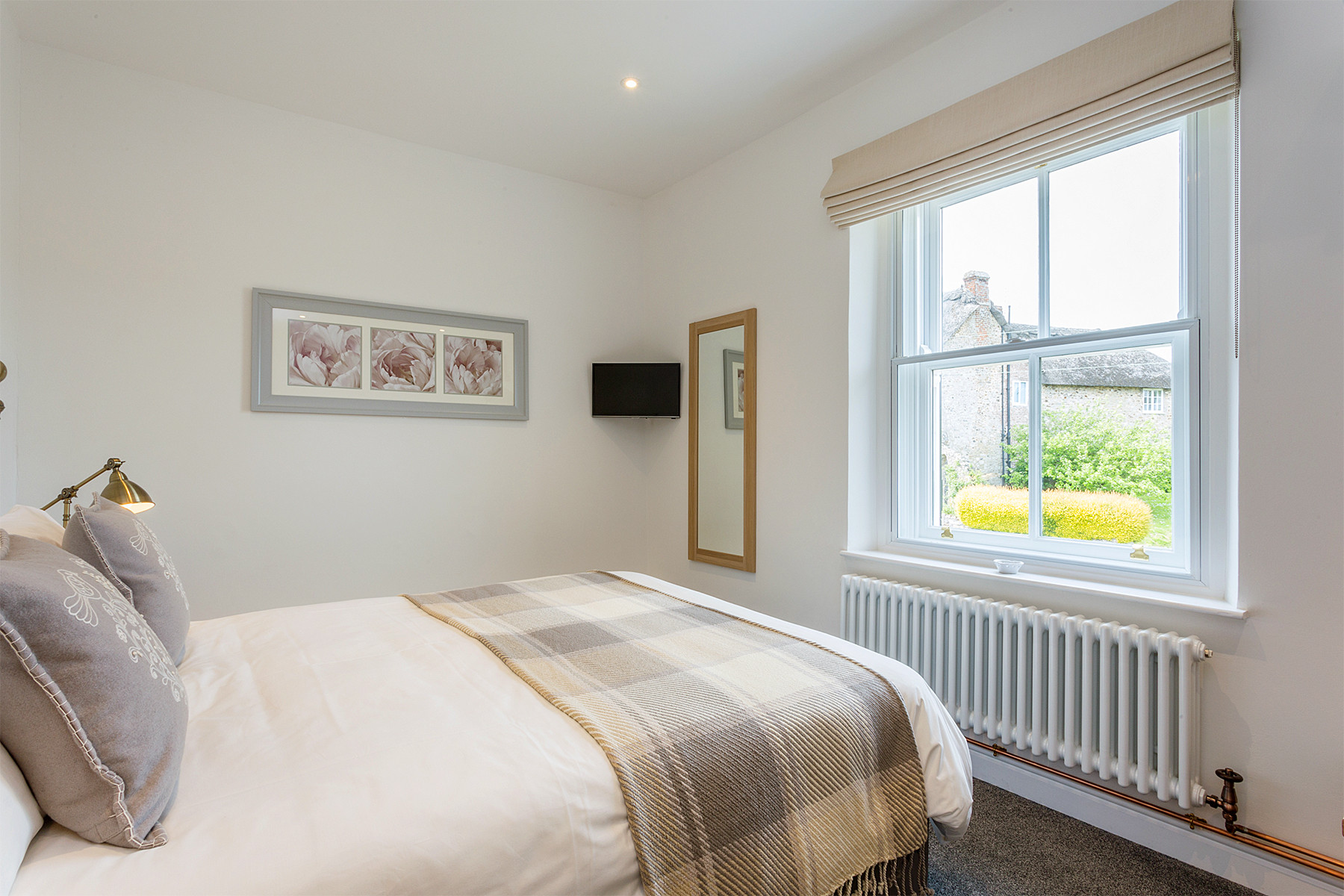 Bedroom 2 with kingsize bed