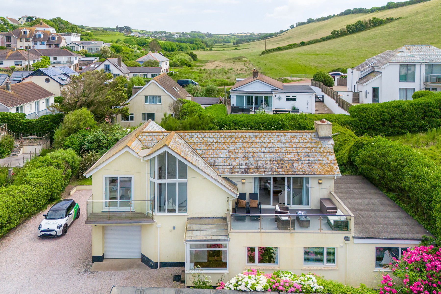 Ideally located in the heart of popular Hope Cove, just a minute stroll to the beach.