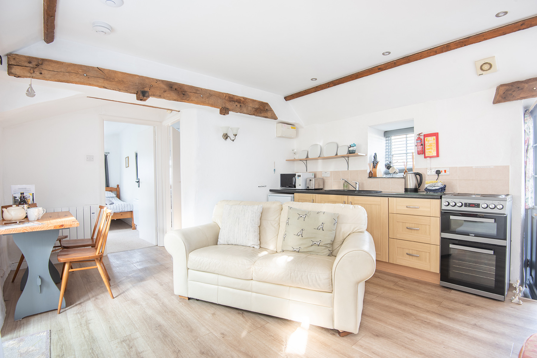 Lounge & Kitchen