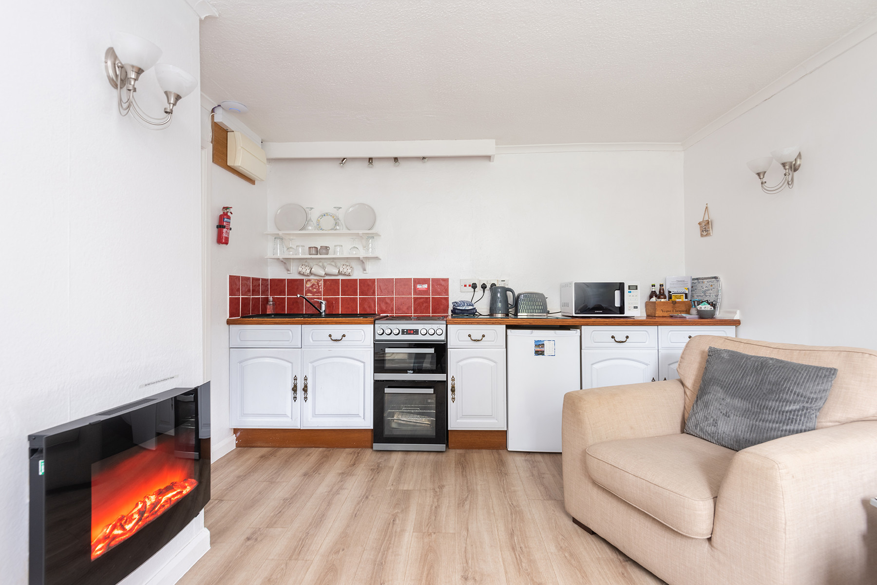 Lounge & Kitchen area