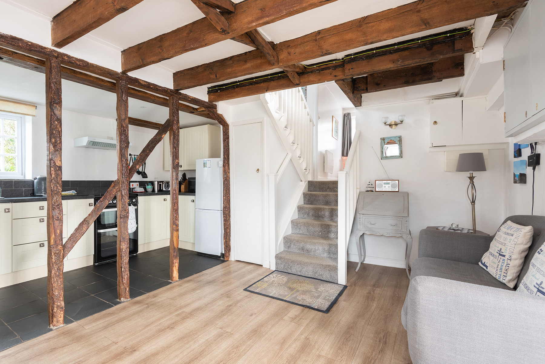 Kitchen & Dining area