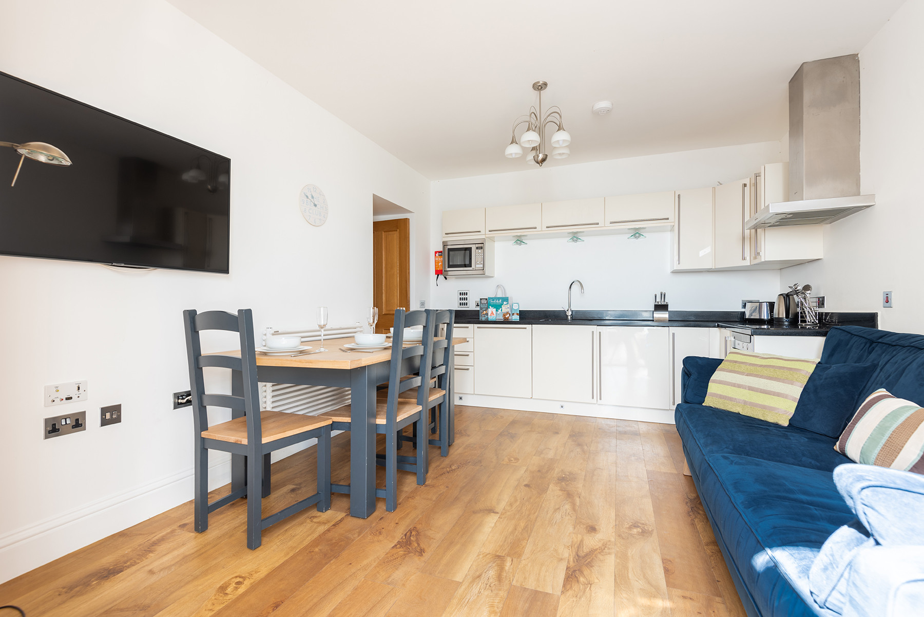Another view of the open plan kitchen living space