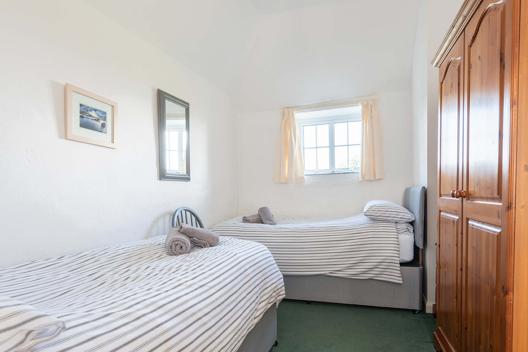 Twin bedroom
