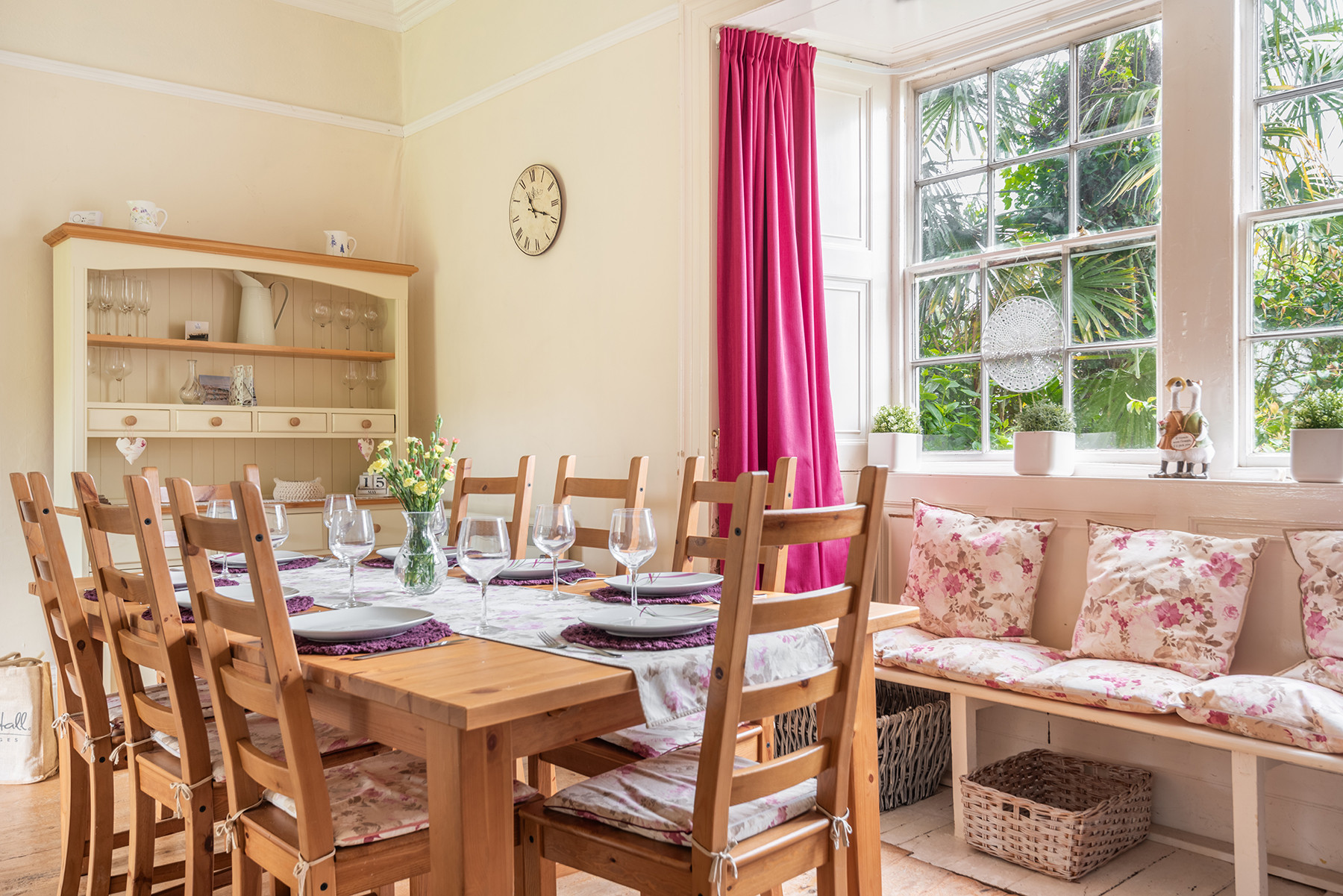 Plenty of space to dine or play games