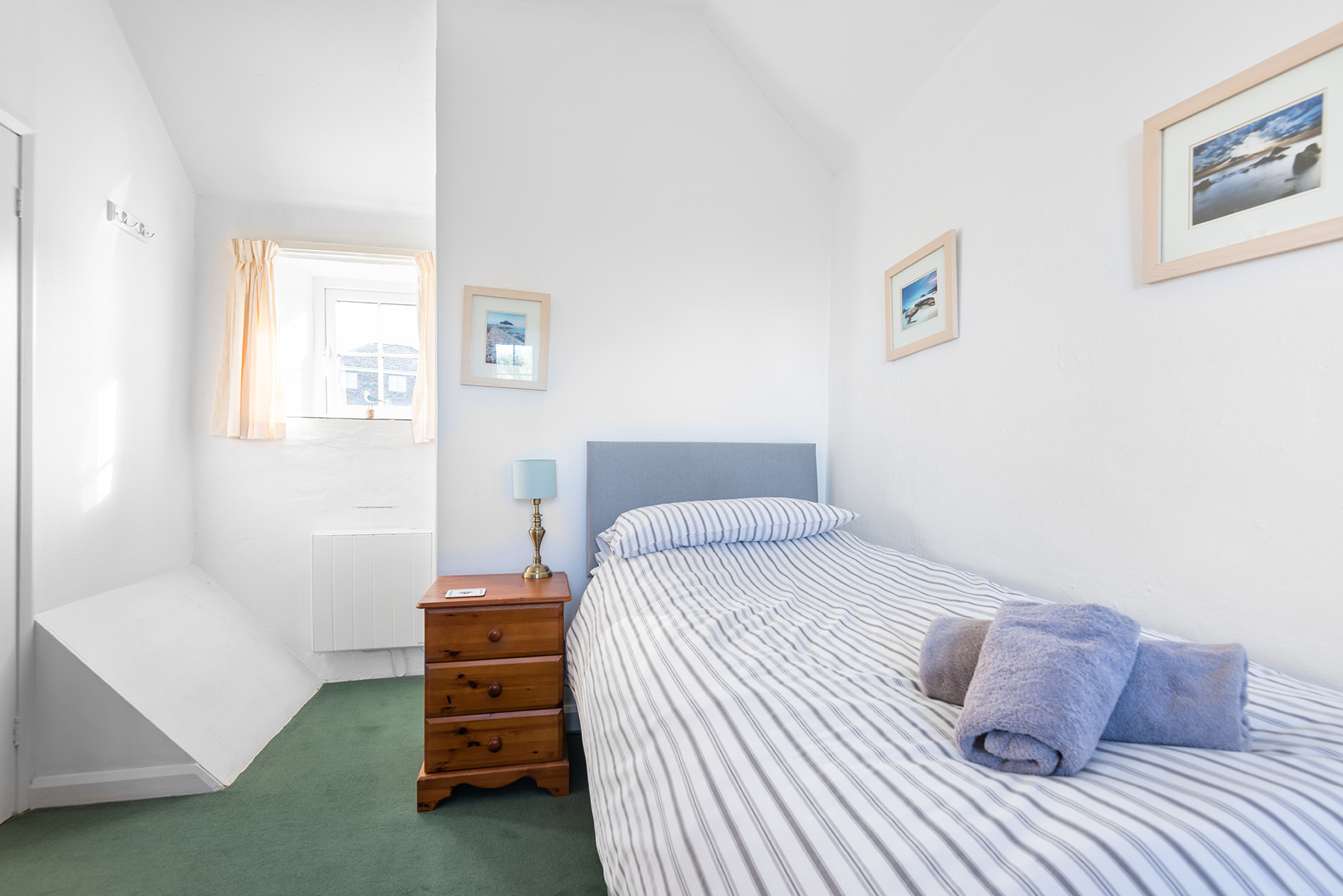 Twin bedroom