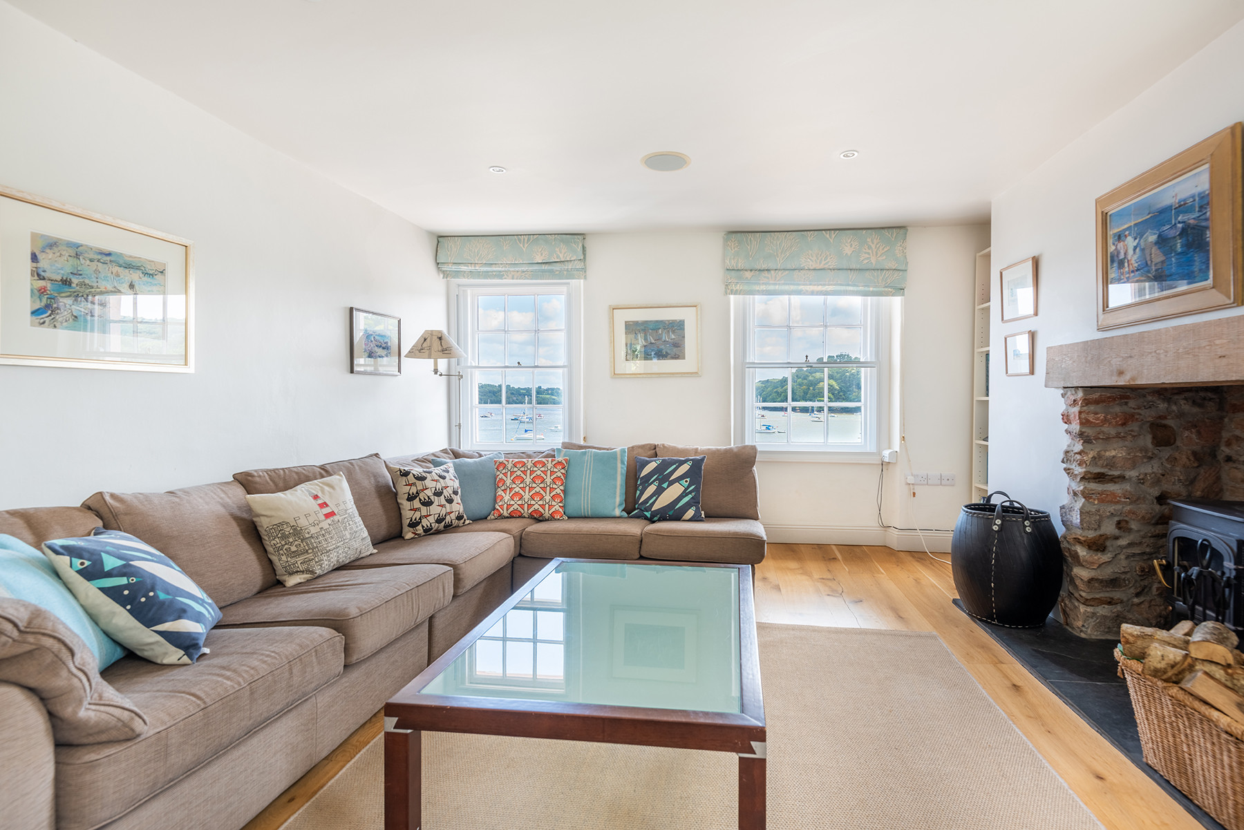 Separate sitting room