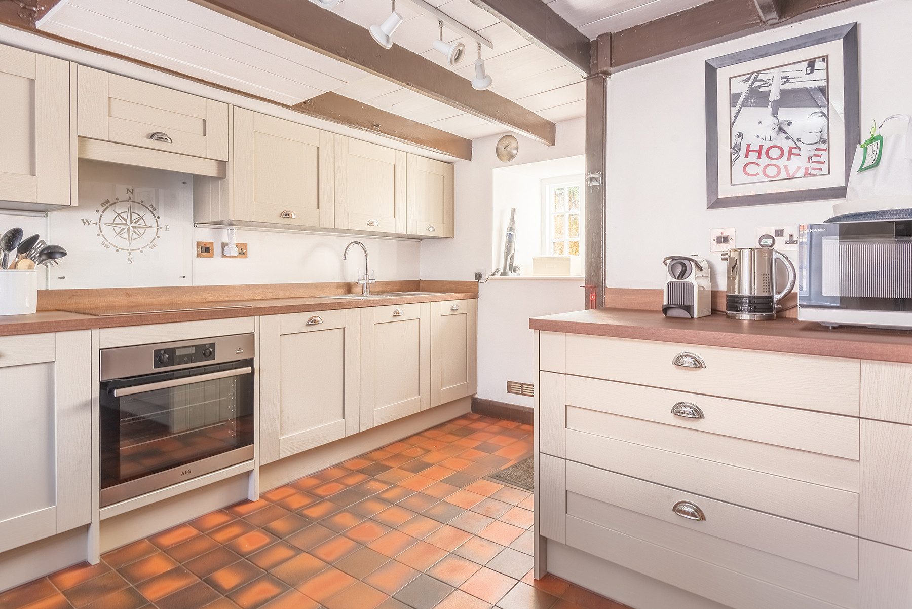 Another look at the kitchen 