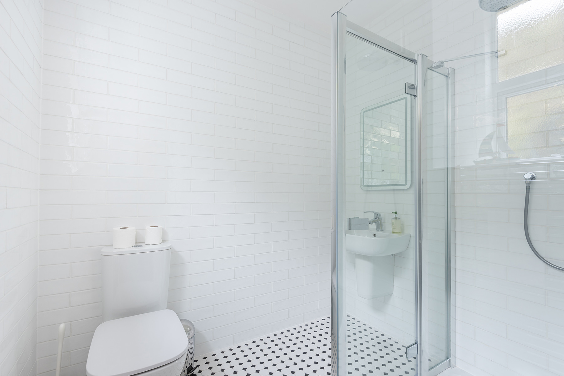 The en suite shower room