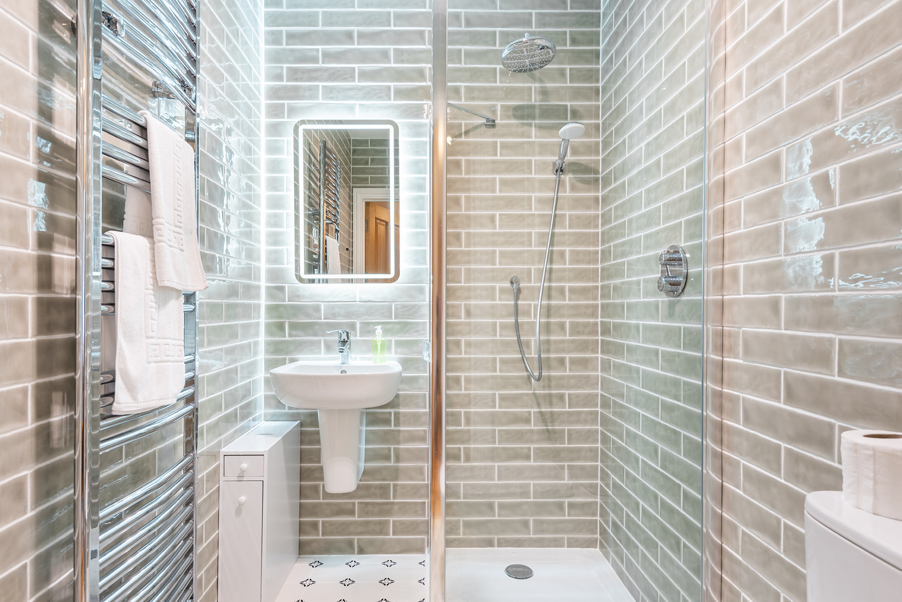 Another view of the shower room